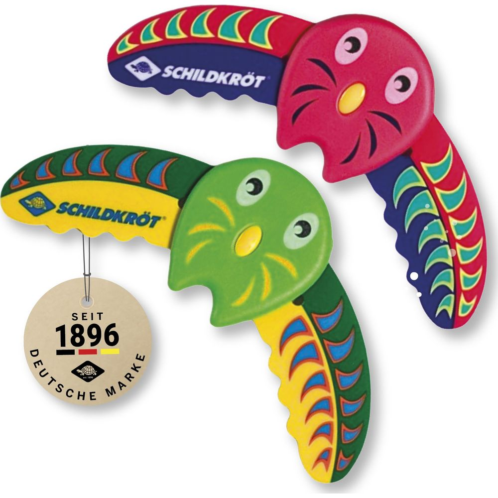 Zwei bunte Schildkröt-Boomerangs im Tier-Design mit Etikett.