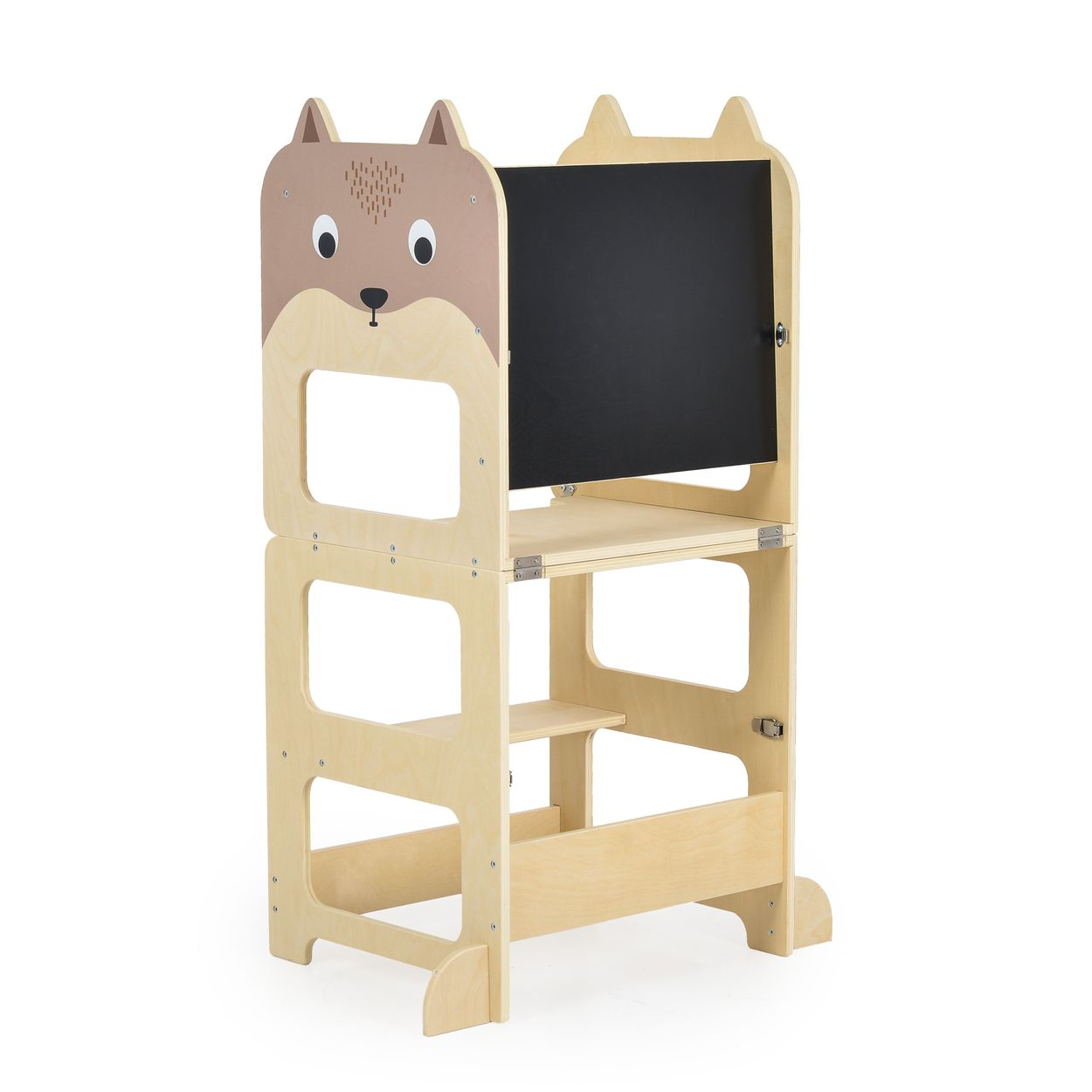 Ein Lernturm aus Holz für Kinder mit Eichhörnchen-Design und einer schwarzen Tafel auf der Rückseite vor weißem Hintergrund.