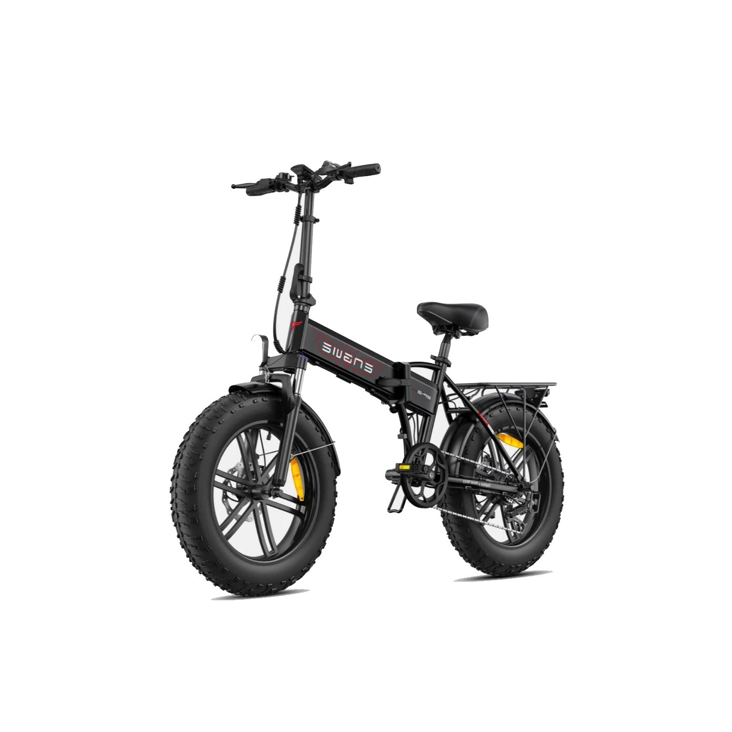 Una bicicletta elettrica pieghevole nera con pneumatici larghi e portapacchi su sfondo bianco.