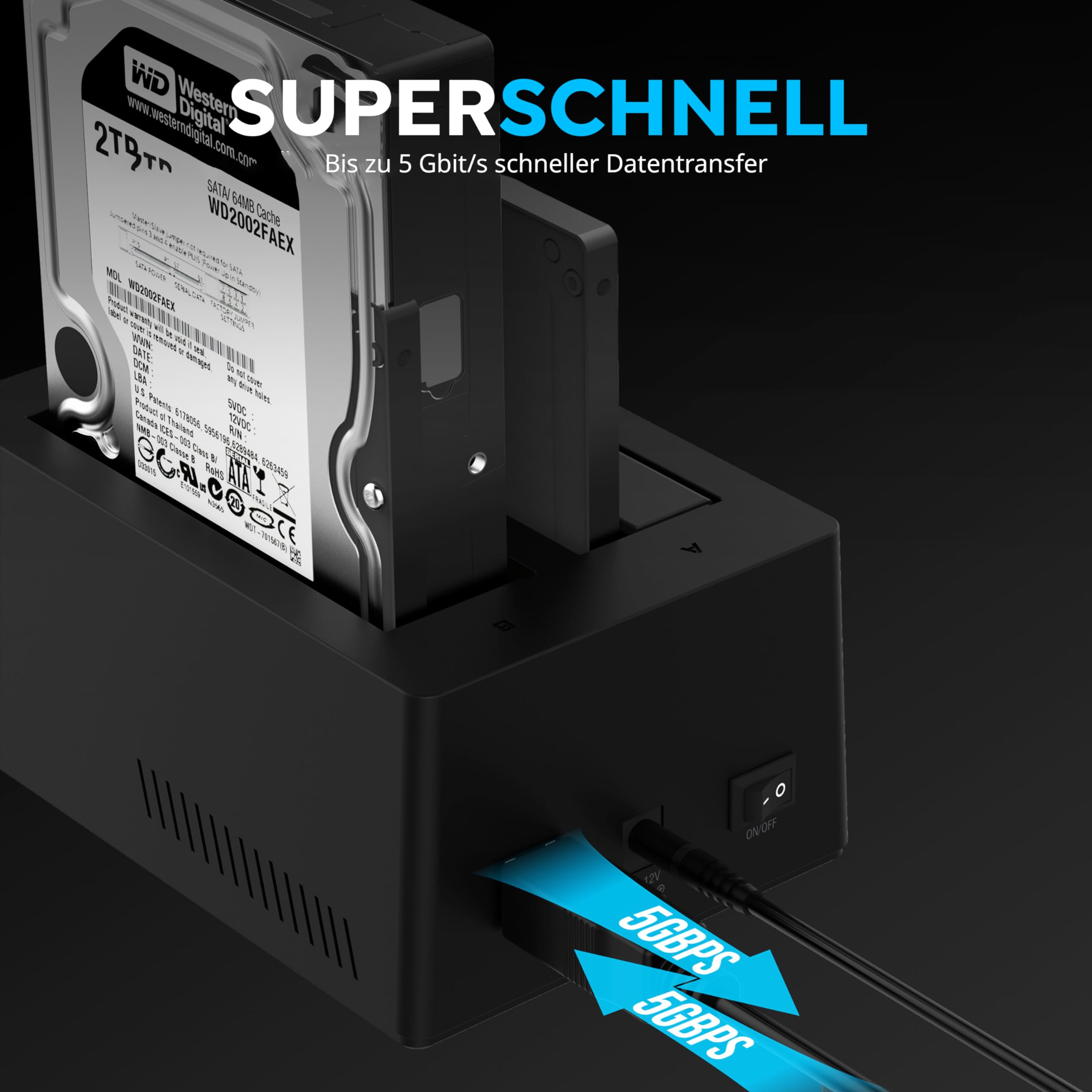 Schwarze Festplatten-Dockingstation mit eingesteckten Laufwerken und blauen 5Gbps Datenstrompfeilen.