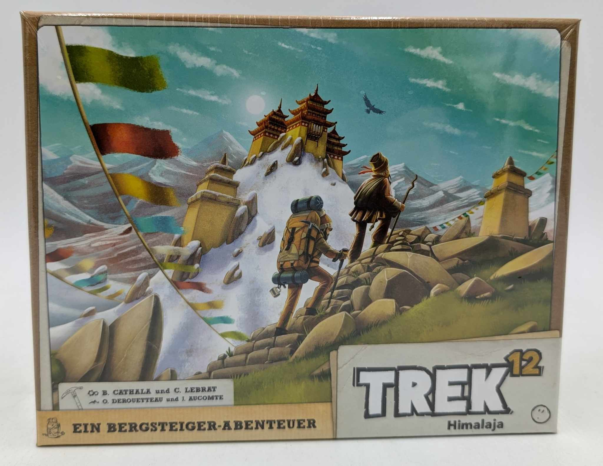 Boîte de jeu montrant deux alpinistes grimpant une montagne himalayenne enneigée vers un temple.