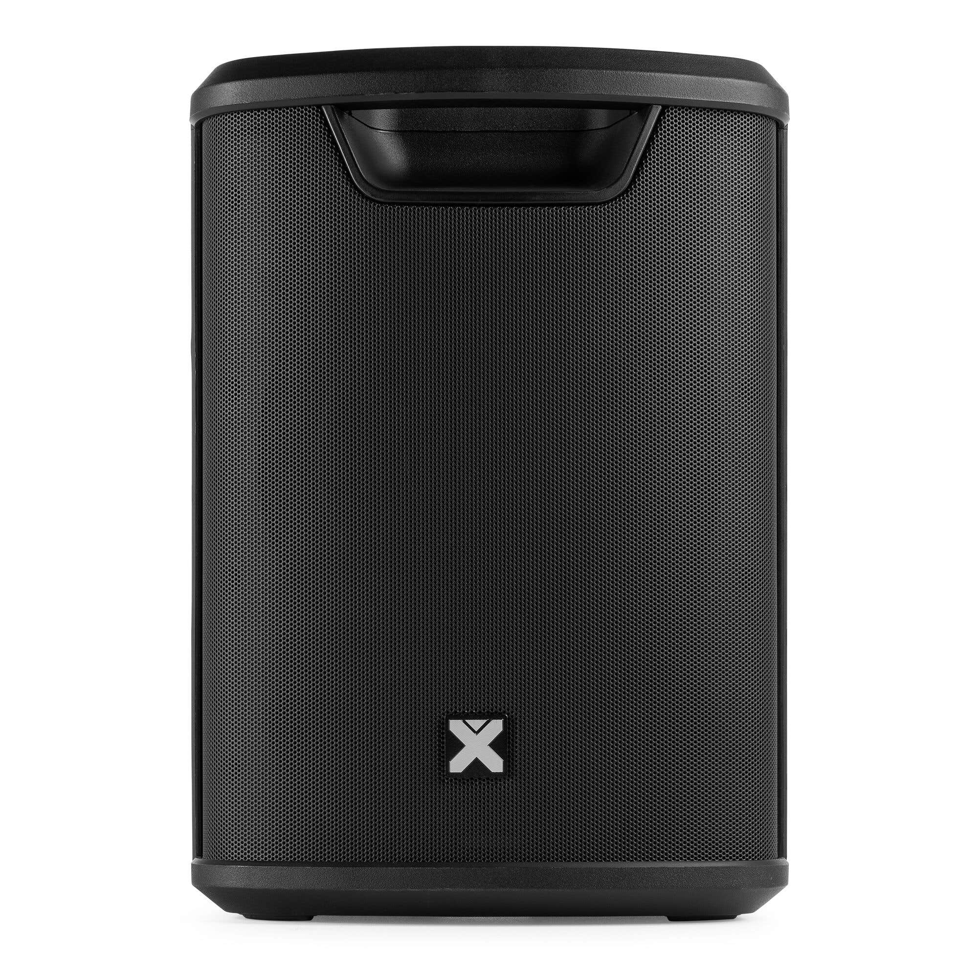 Un altavoz activo negro con asa integrada y un logotipo blanco en forma de X en la parte delantera.