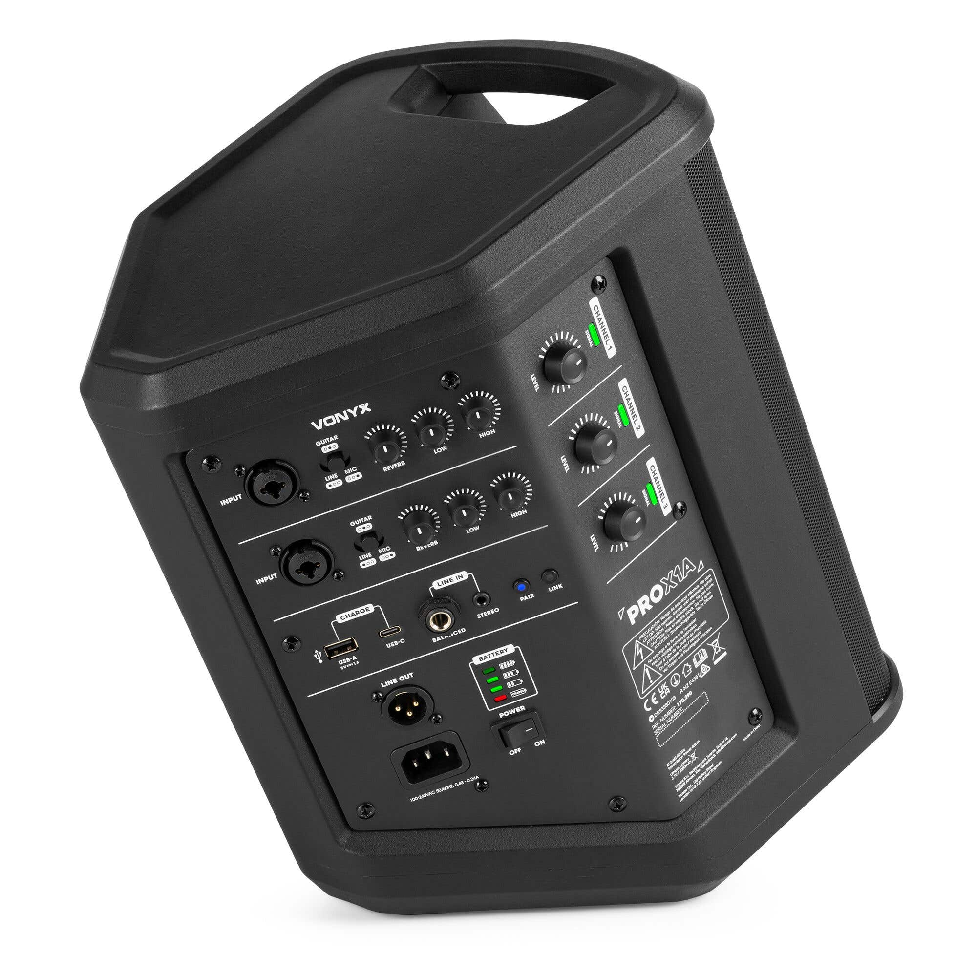 Panel trasero de un altavoz negro Vonyx PROX1A con varias entradas de audio y controles.