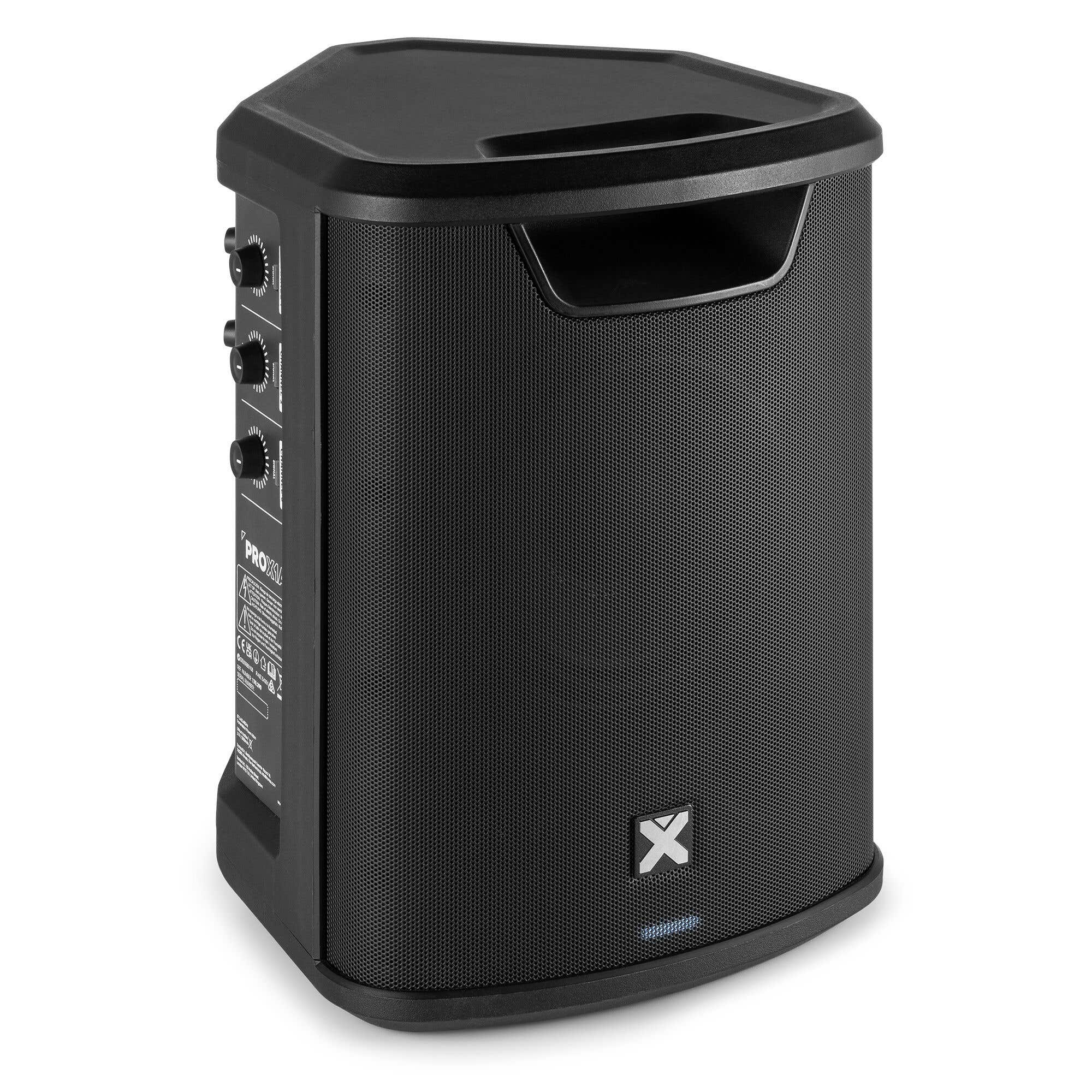 Un altavoz portátil negro con perillas de control laterales y un logotipo de X al frente.