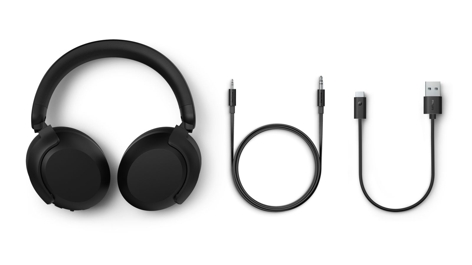 Casque supra-auriculaire noir avec un câble audio et un câble de charge USB sur fond clair.