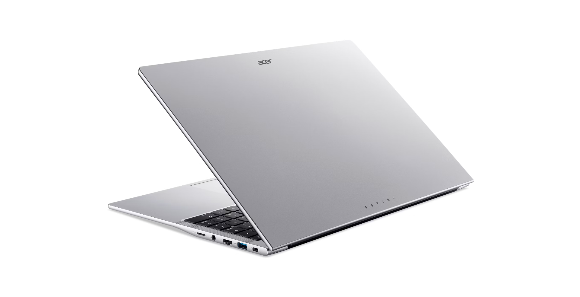 Beyaz arkaplanda kapak, klavye ve portları gösteren üç çeyrek görünümde gümüş renkli Acer Aspire dizüstü bilgisayar.
