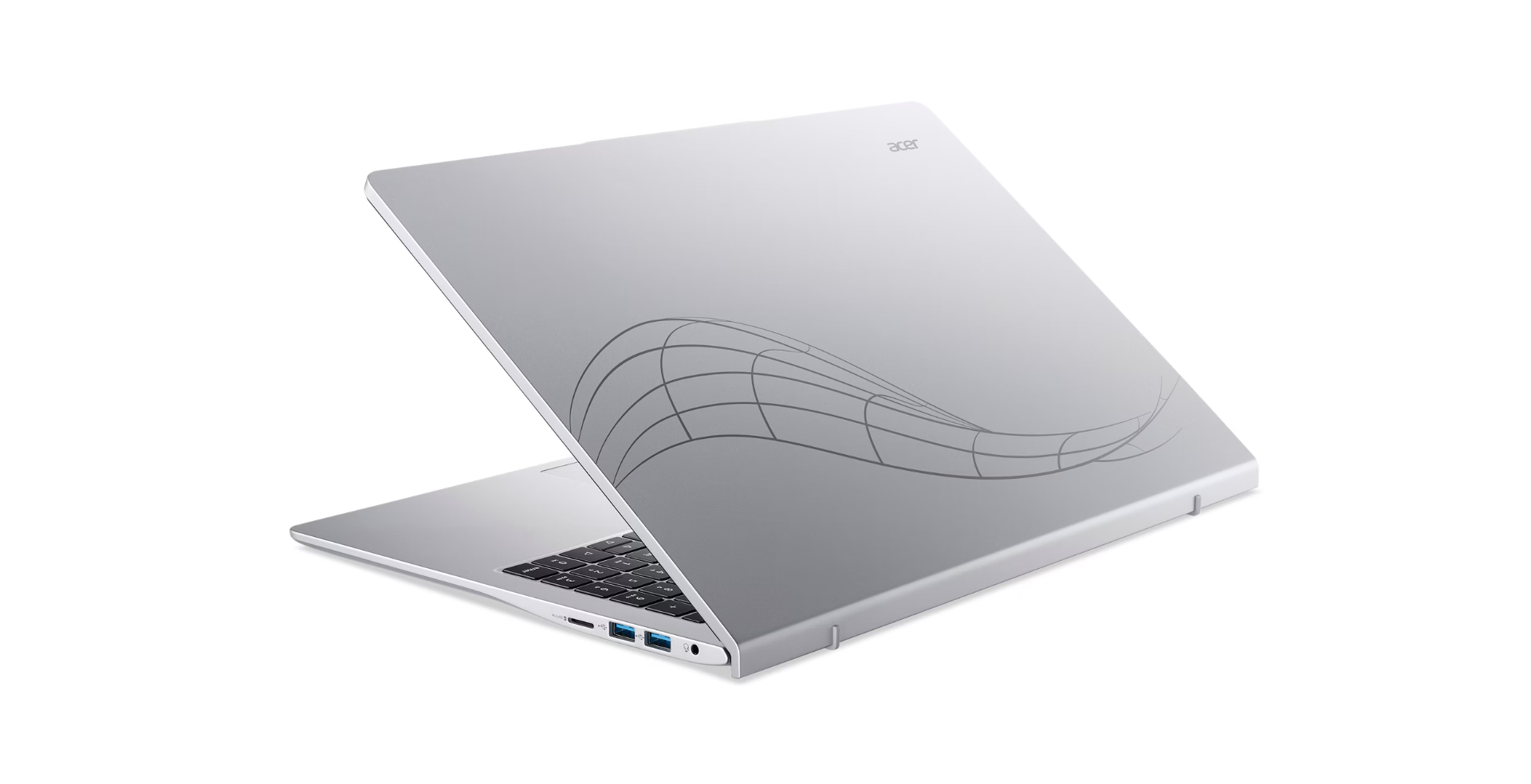 Kapağında dalga deseni olan gümüş renkli bir Acer dizüstü bilgisayar beyaz arka planda.