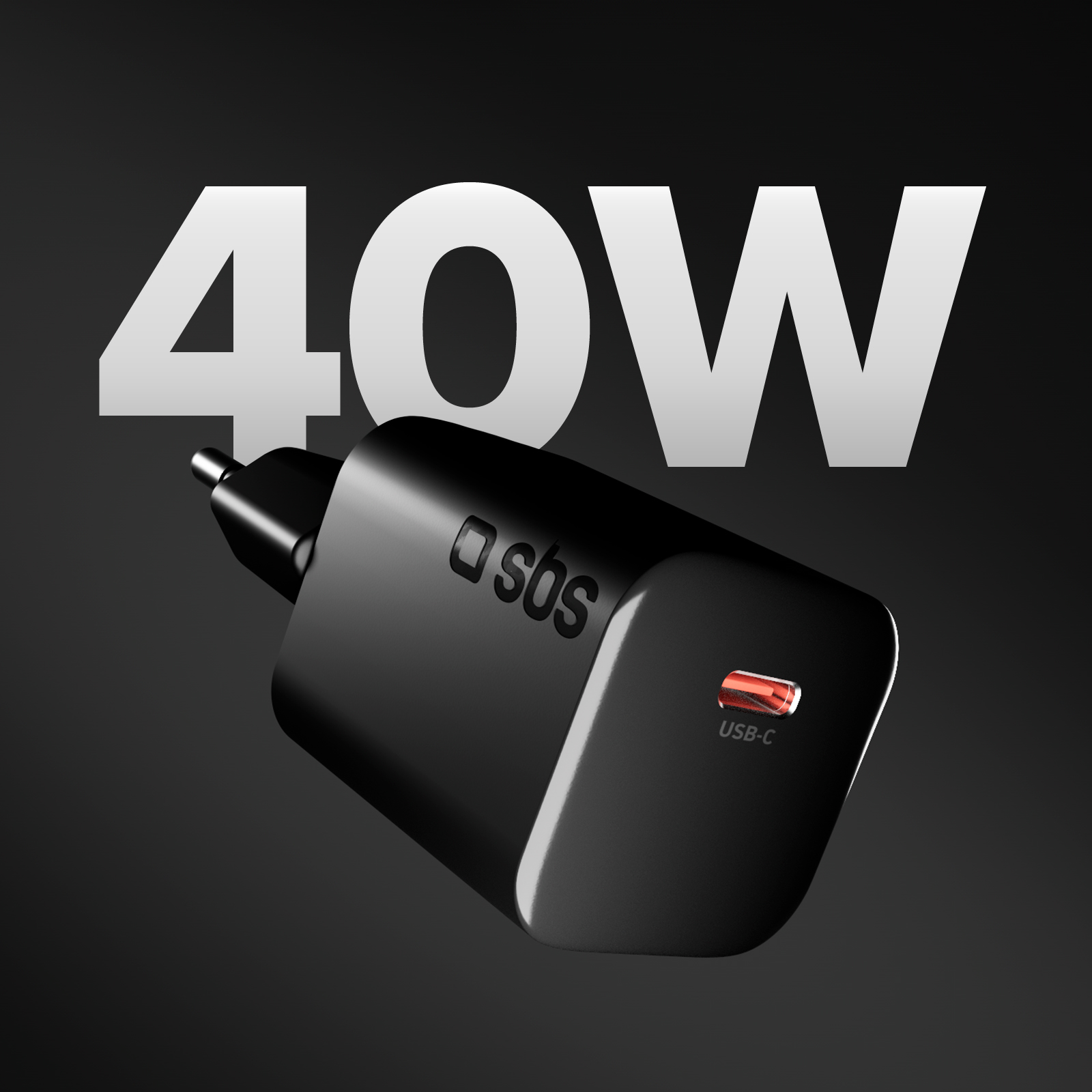 Un cargador USB-C SBS de 40W negro sobre fondo oscuro con gran texto blanco.