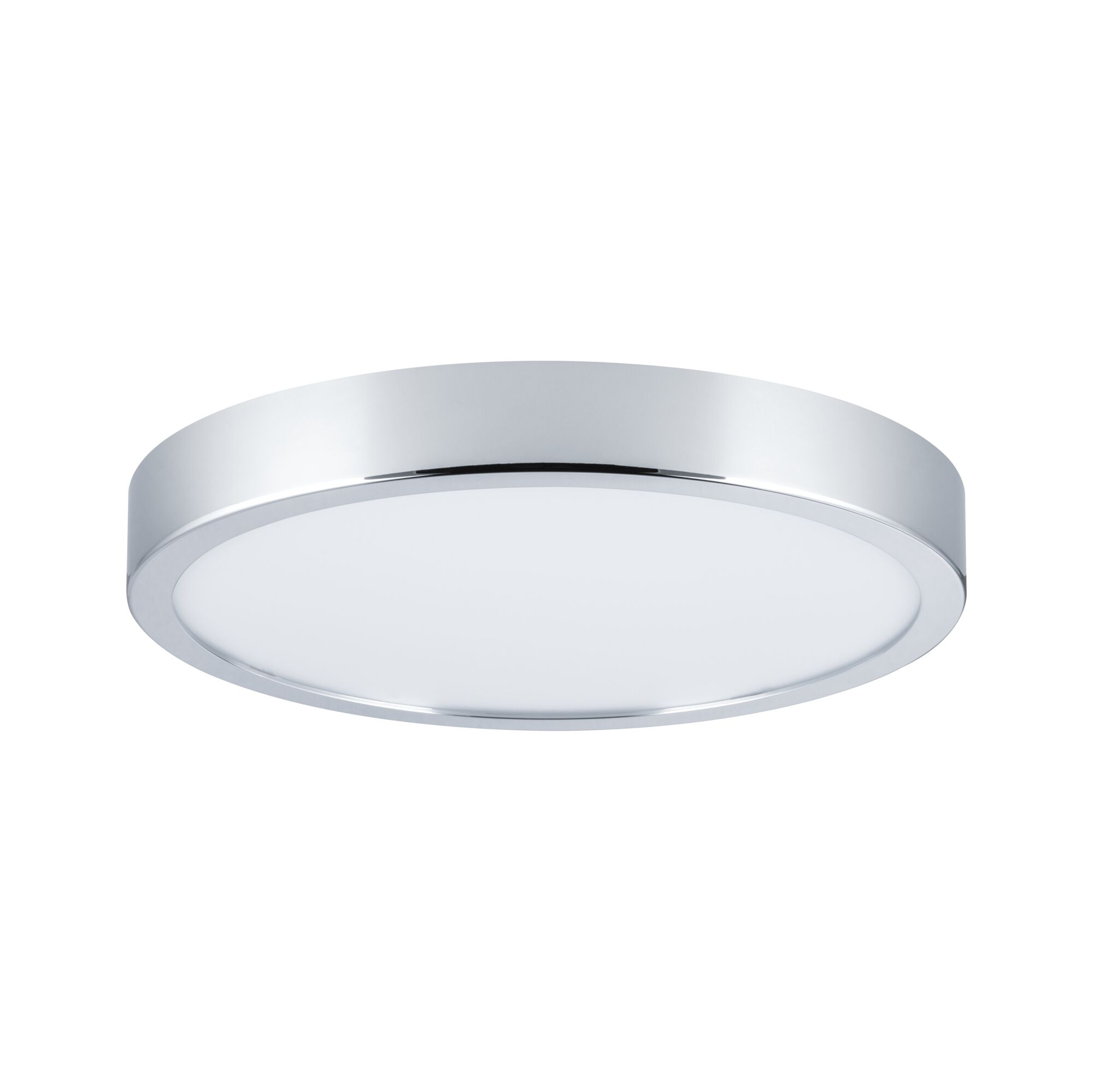 Una plafoniera rotonda da incasso con cornice in cromo lucido e diffusore bianco su sfondo bianco.