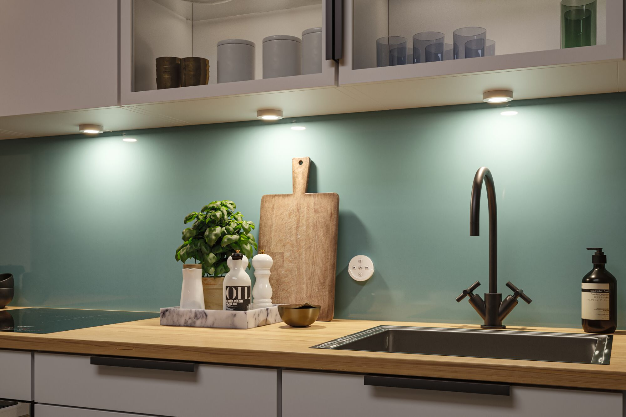 Moderne Küche mit Holzarbeitsplatte, Waschbecken, Gewürzregal und LED-Unterbauleuchten.