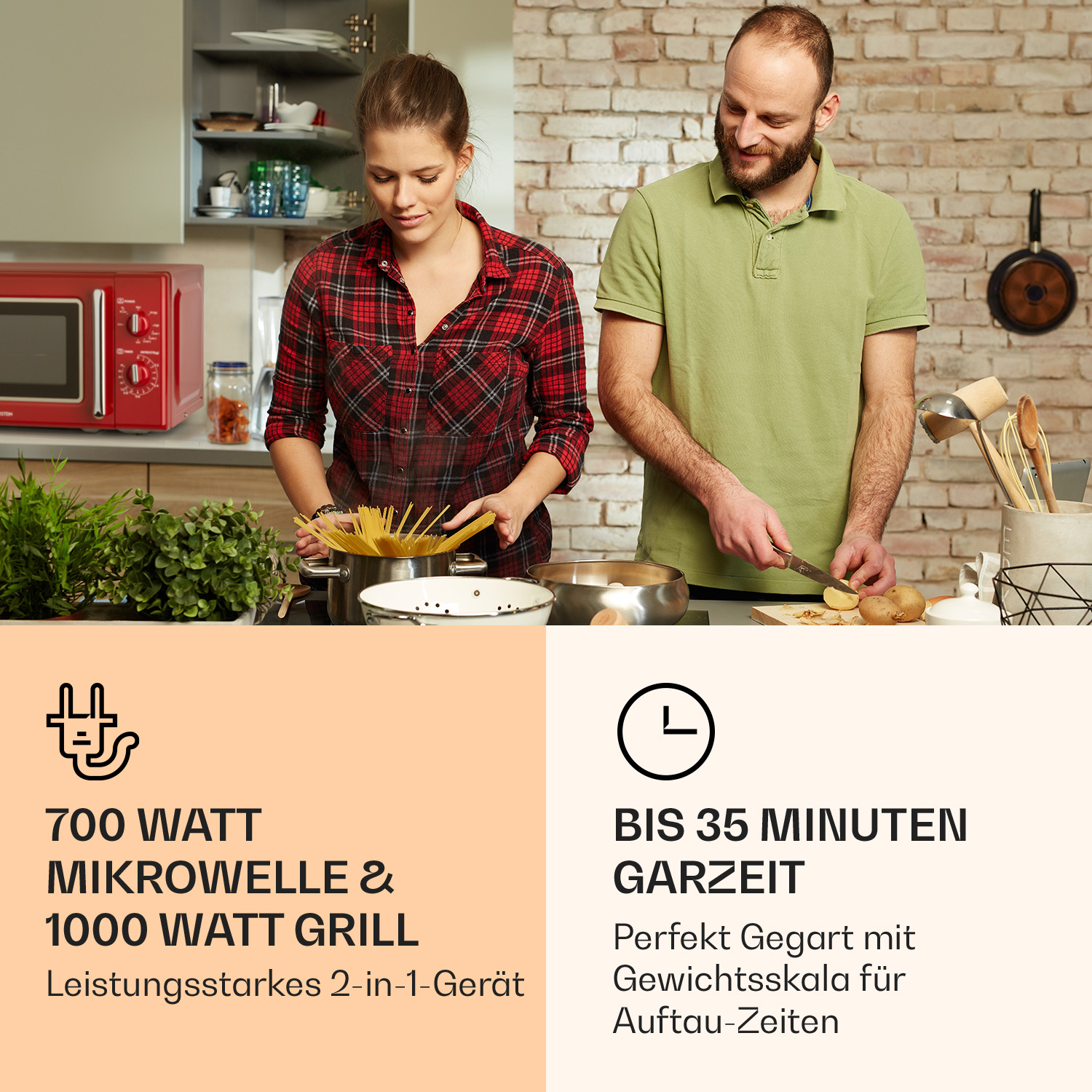 Ein Paar kocht in einer Küche mit Backsteinwand, darüber Text und Symbole zu Mikrowelle und Garzeit.
