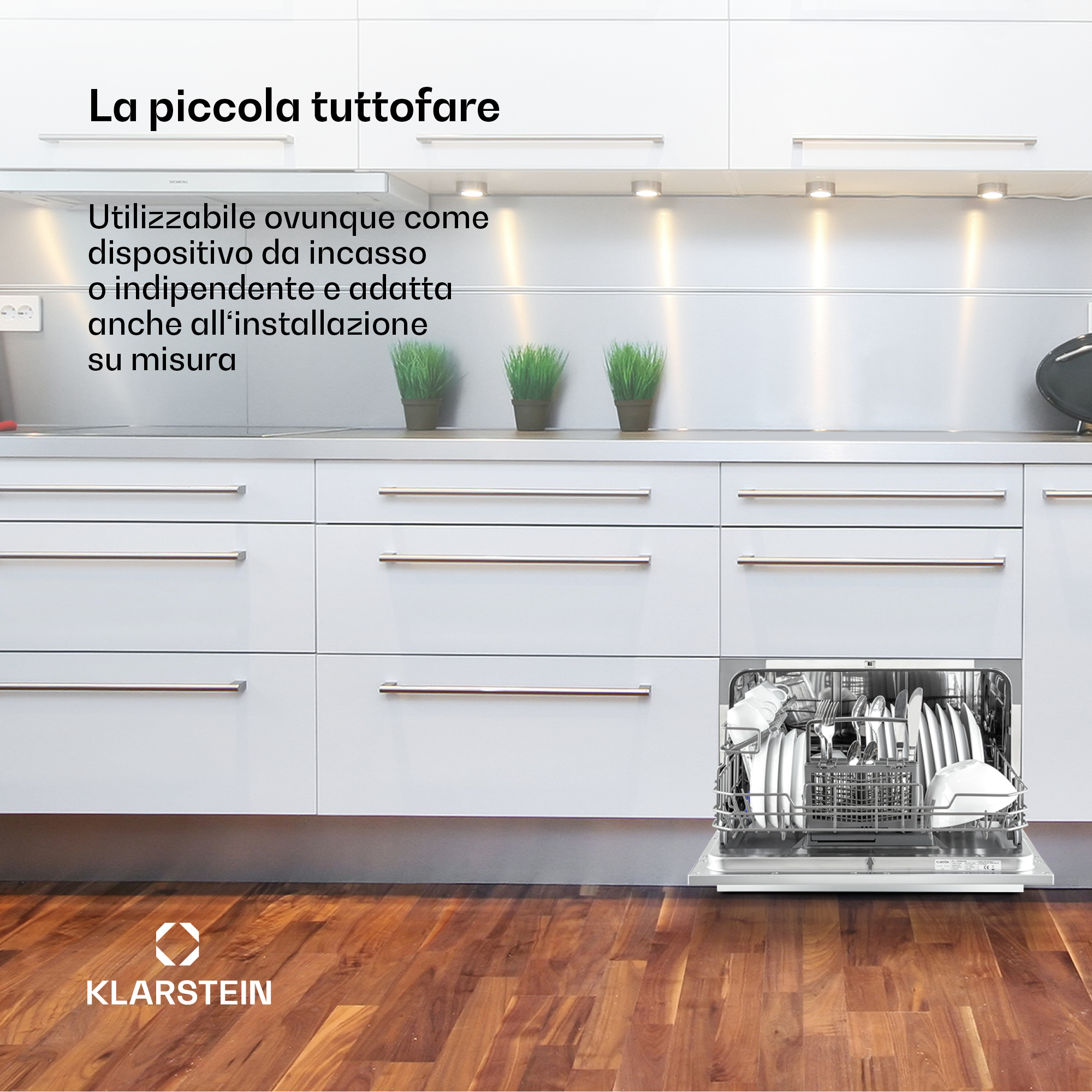 Moderna cocina con un lavavajillas abierto integrado abajo a la derecha y texto en italiano arriba.