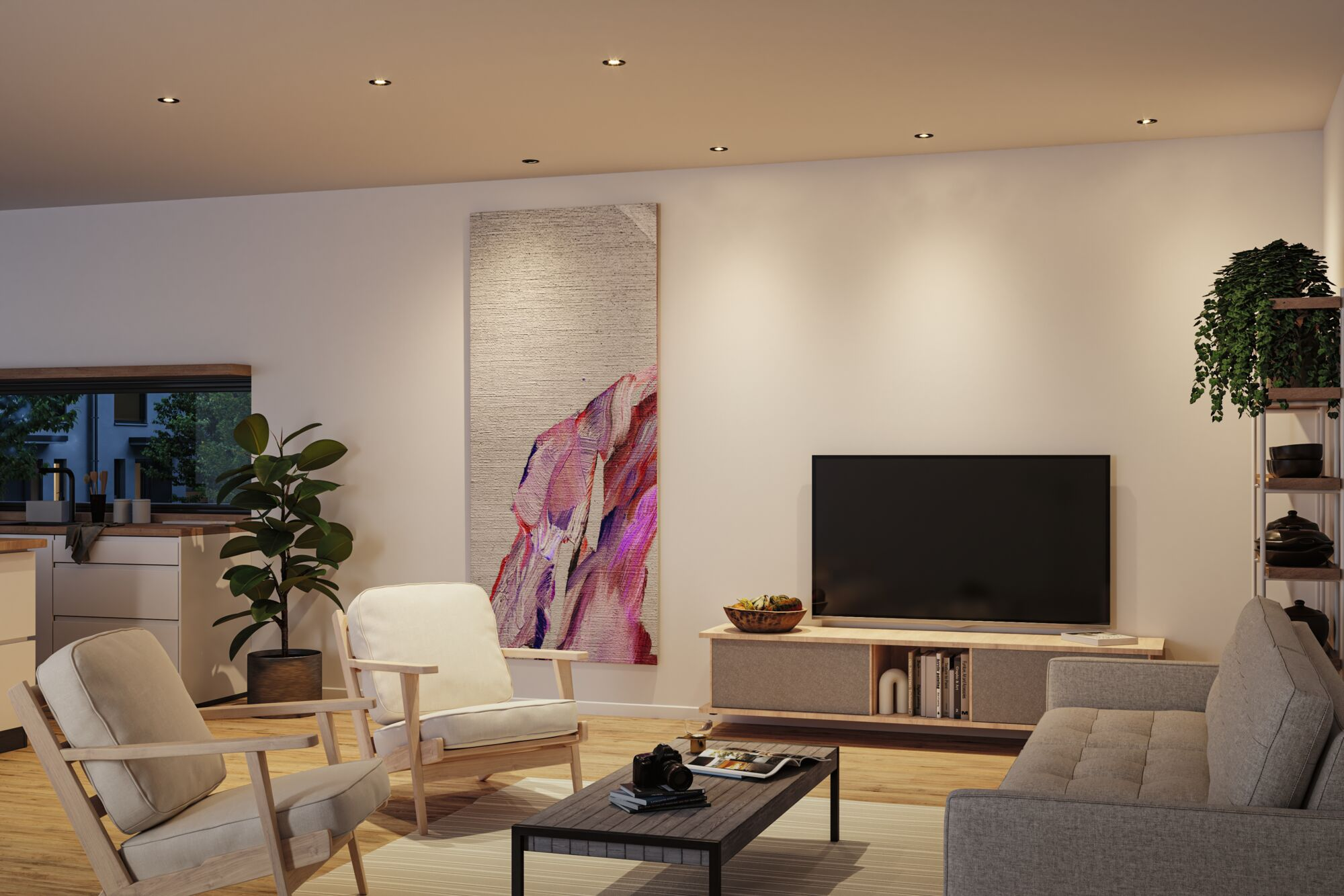 Moderne Wohnzimmer mit Fernseher, großen Gemälde, Sesseln und Holzmöbeln.
