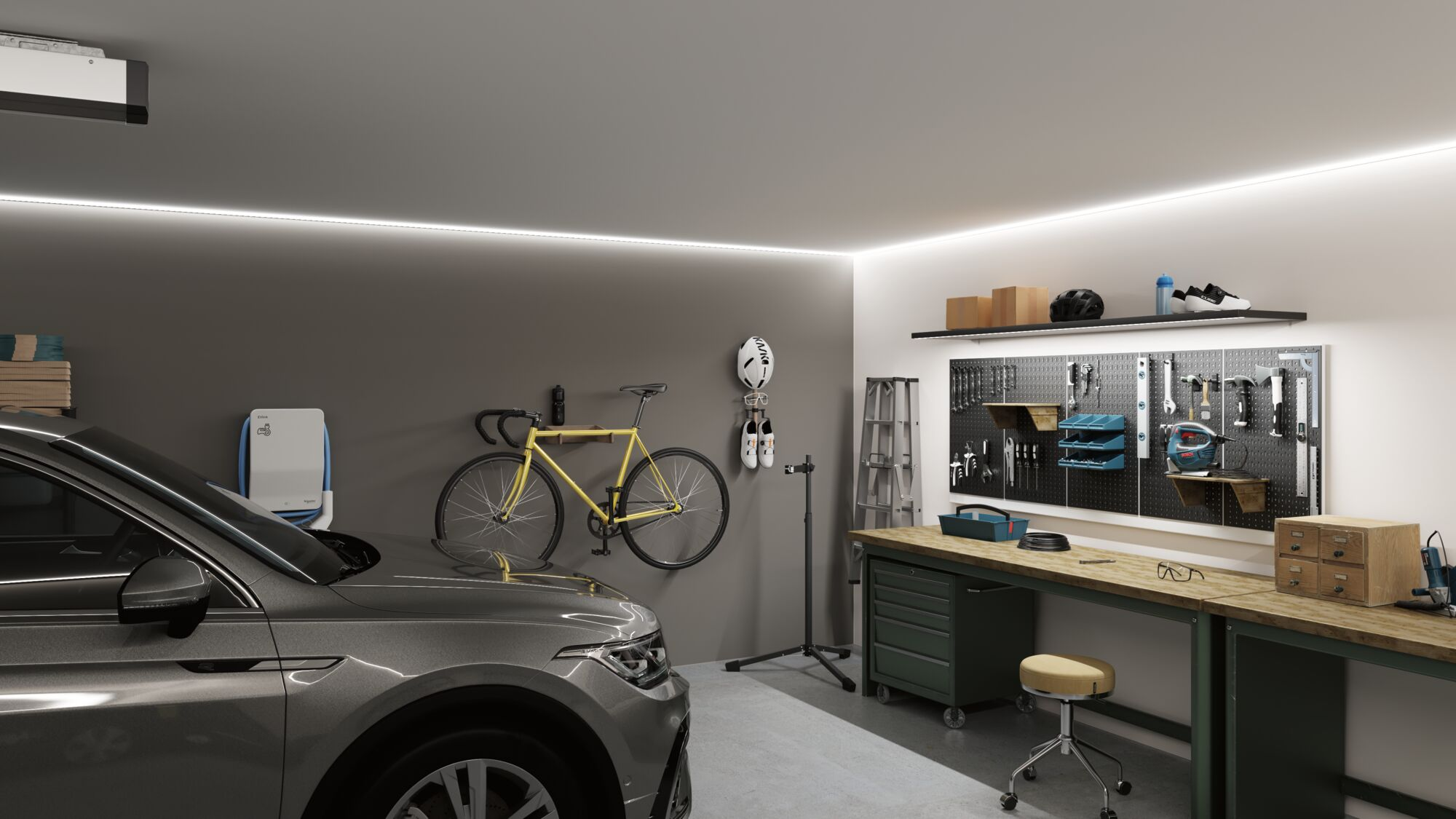 Moderne Garage mit grauem Auto, gelbem Fahrrad an der Wand, Werkbank mit Werkzeugtafel und heller Deckenbeleuchtung.