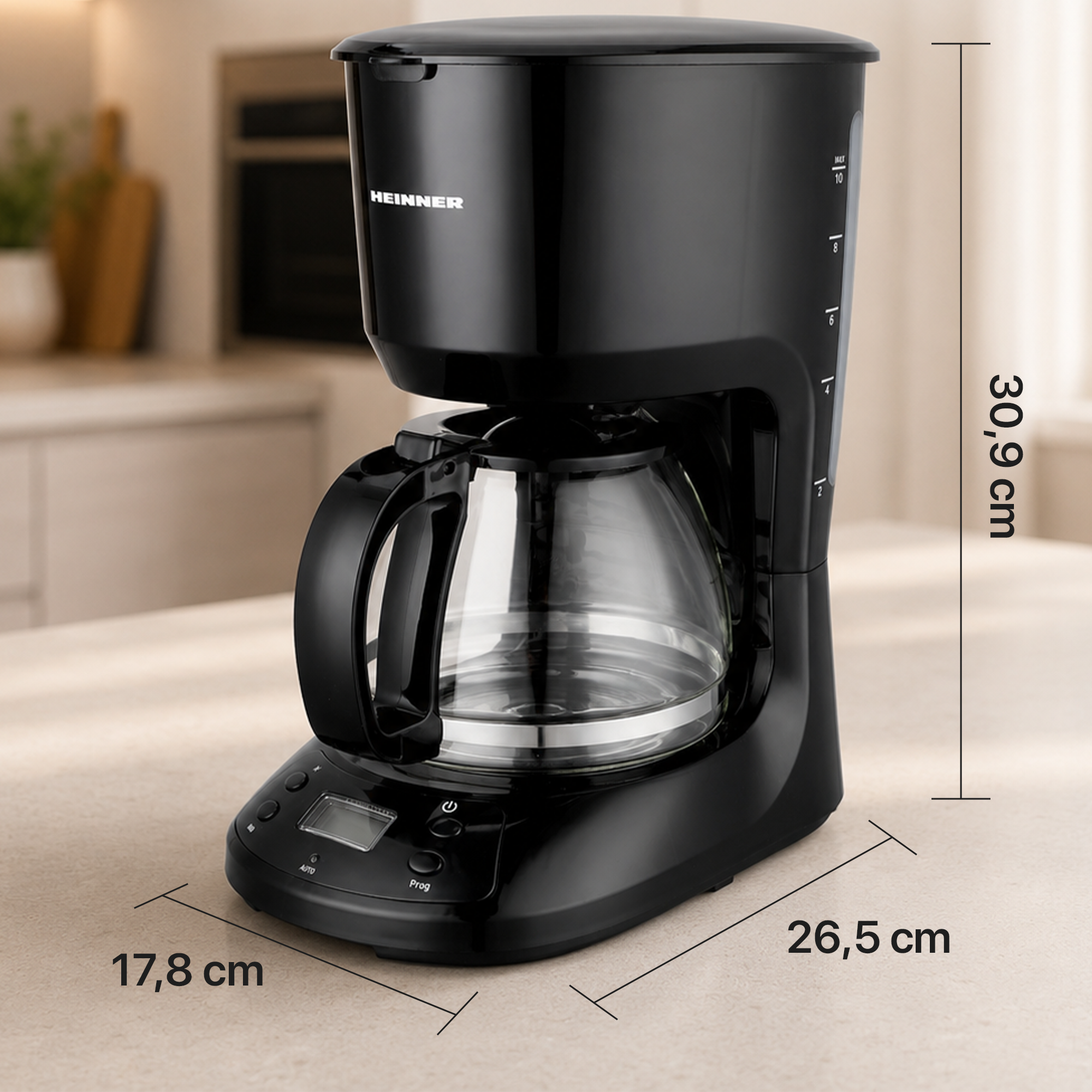 Eine schwarze Heinner Filterkaffeemaschine mit Maßen von 30,9 cm Höhe, 26,5 cm Tiefe und 17,8 cm Breite.