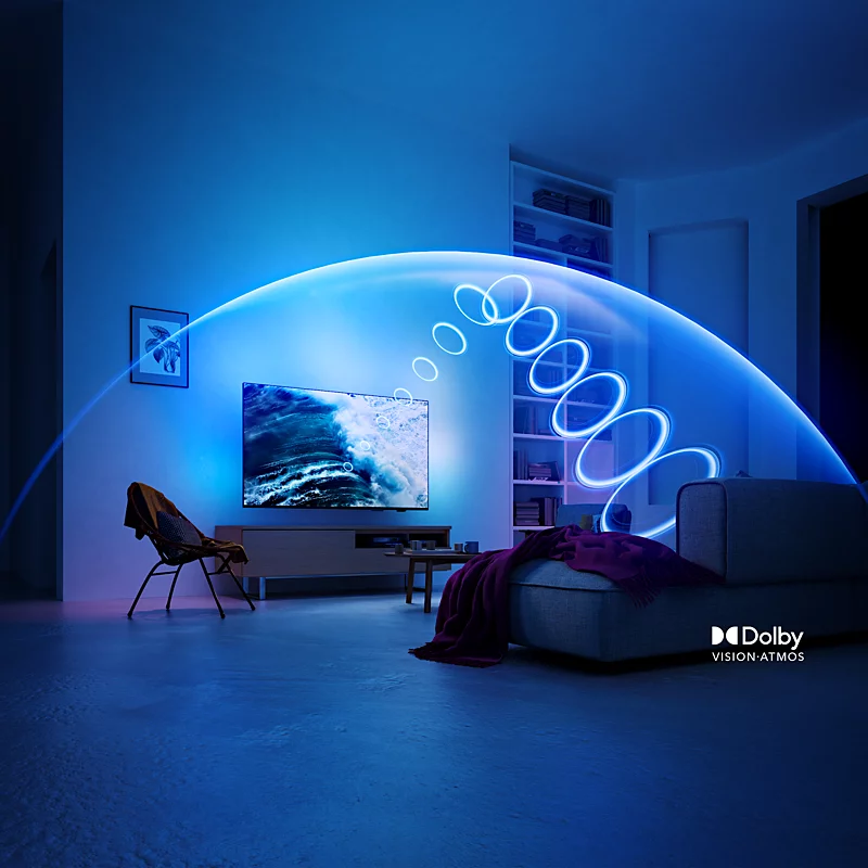 Salon z niebieskim łukiem świetlnym wizualizującym Dolby Vision Atmos.
