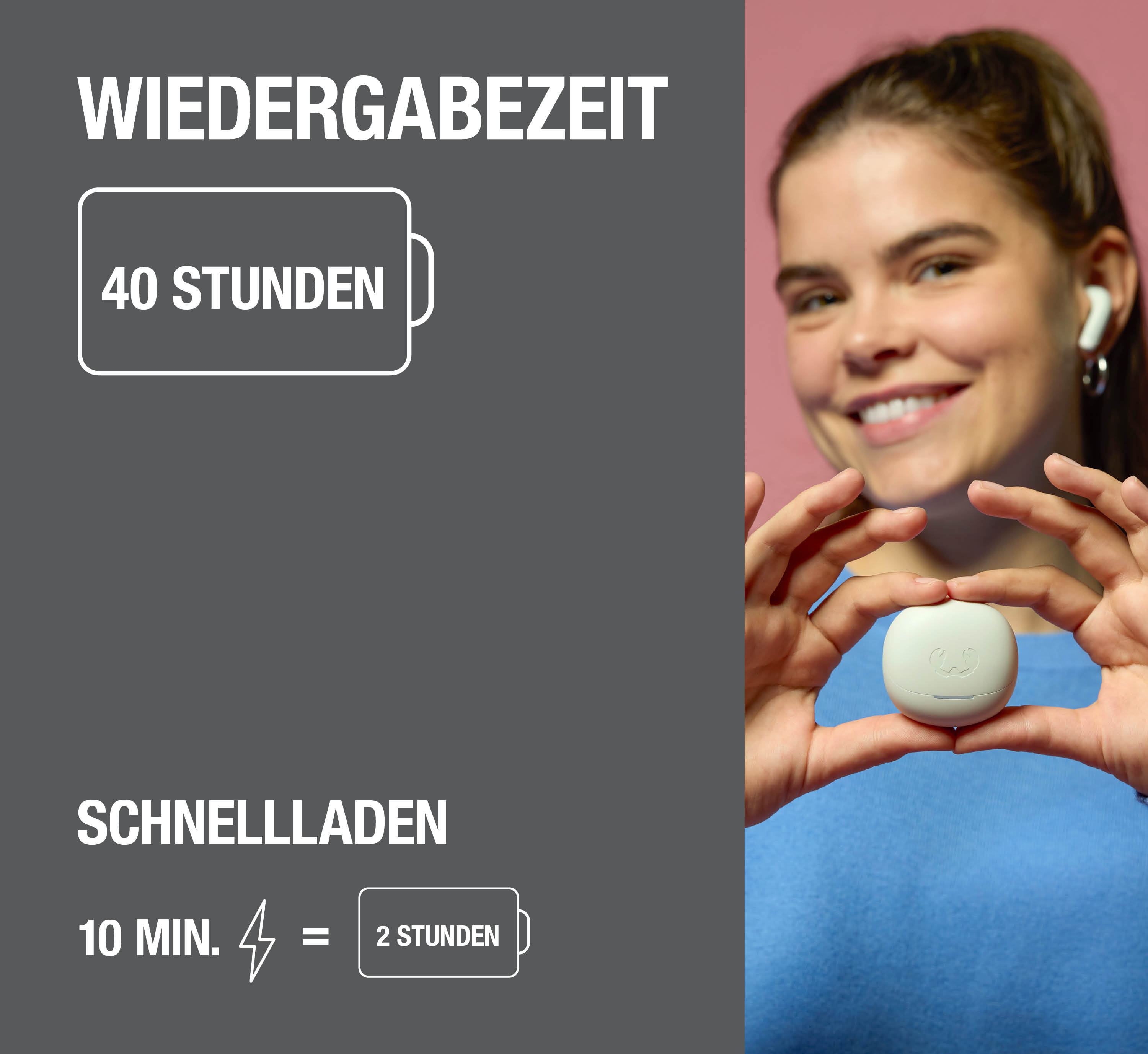 Eine Frau hält ein Ladecase, mit Text zur Wiedergabezeit von 40 Stunden und Schnellladen.