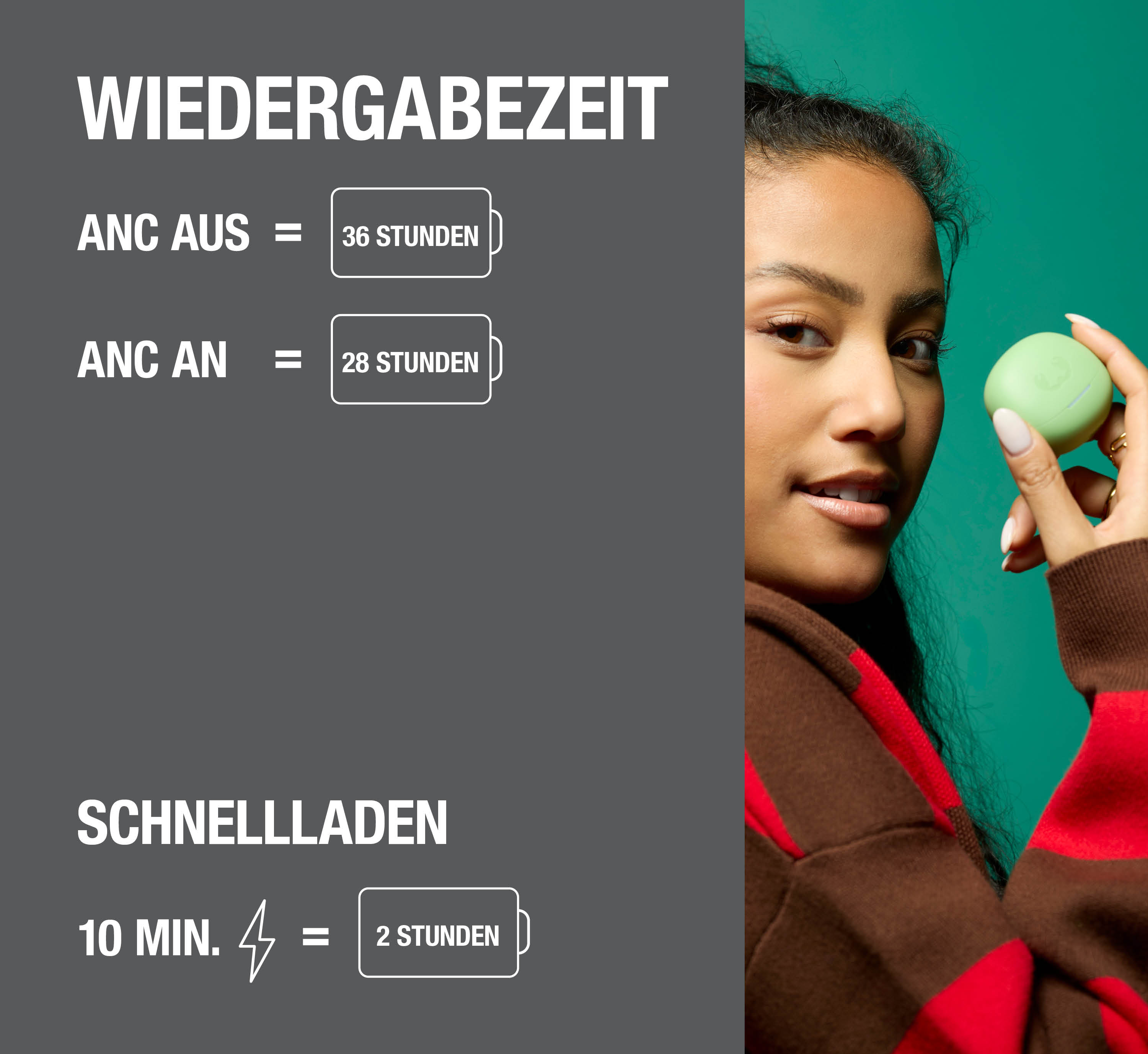 Eine Frau hält einen grünen Ohrstöpsel; Text zeigt die Akkulaufzeit mit und ohne ANC an.