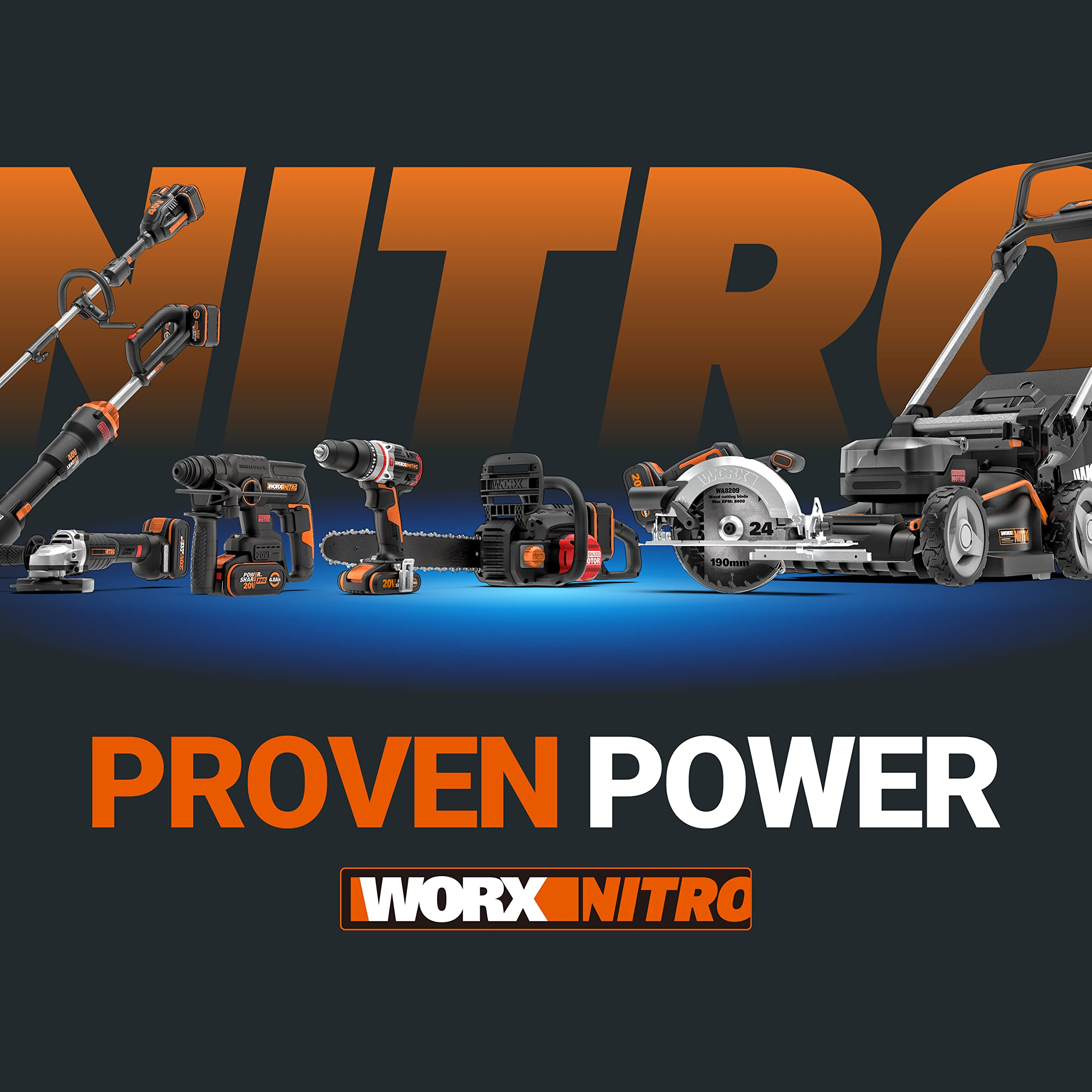 Eine Reihe von Worx Nitro Akku-Elektrowerkzeugen in Schwarz und Orange vor dunklem Hintergrund.