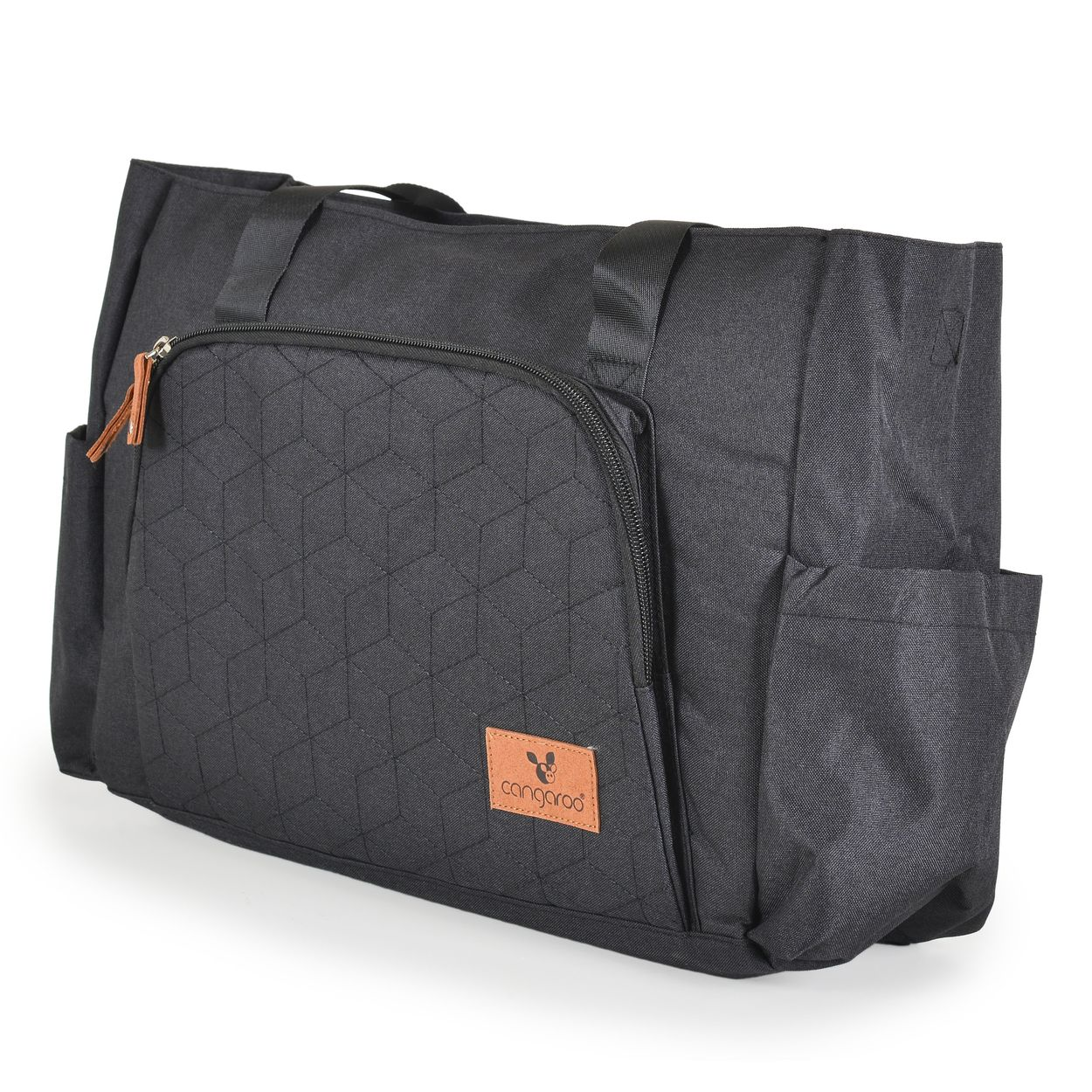 Eine schwarze Wickeltasche mit geometrischem Muster, Vordertasche mit Reißverschluss und braunem Logo.