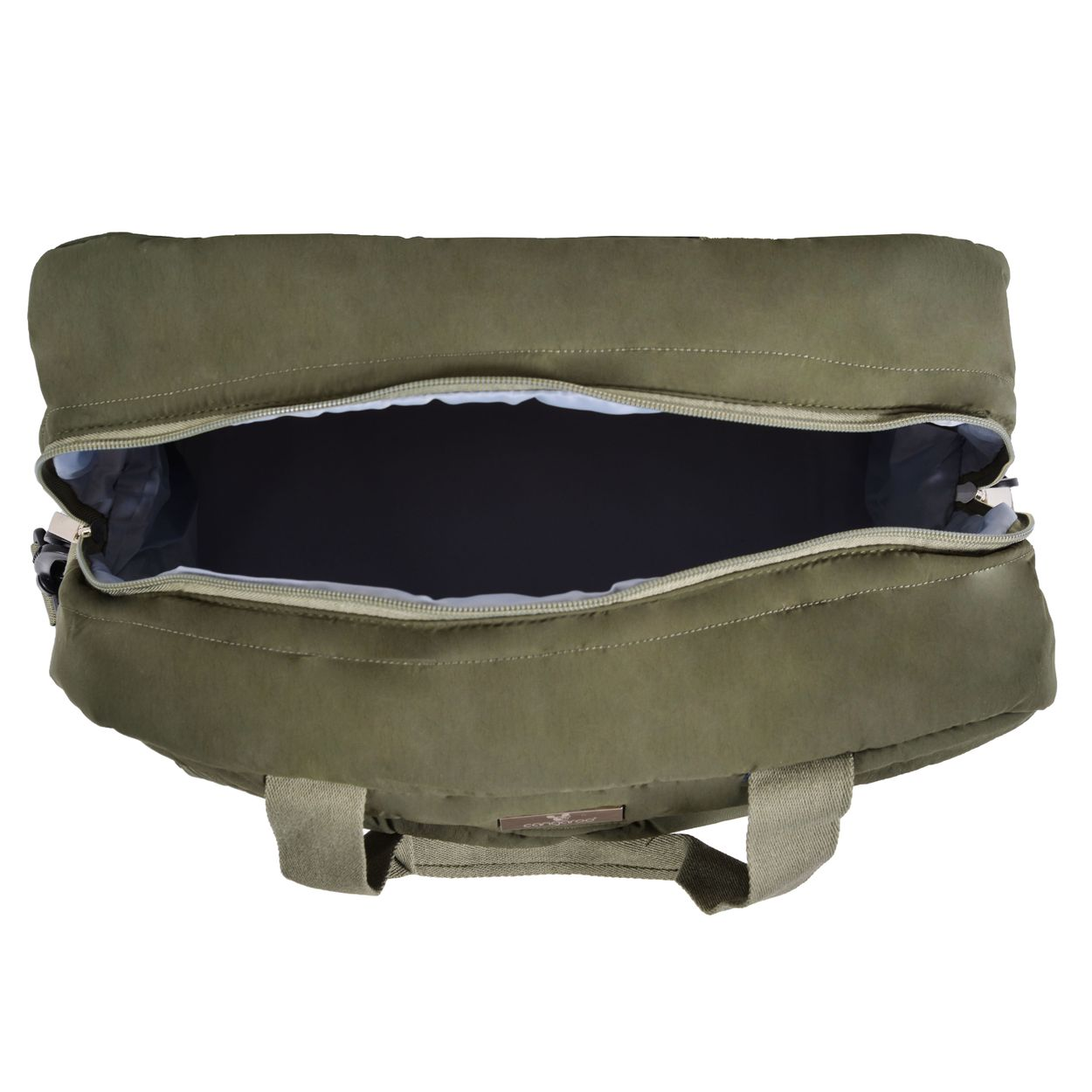 Eine offene olivgrüne Reisetasche mit Henkeln, von oben vor weißem Hintergrund gesehen.