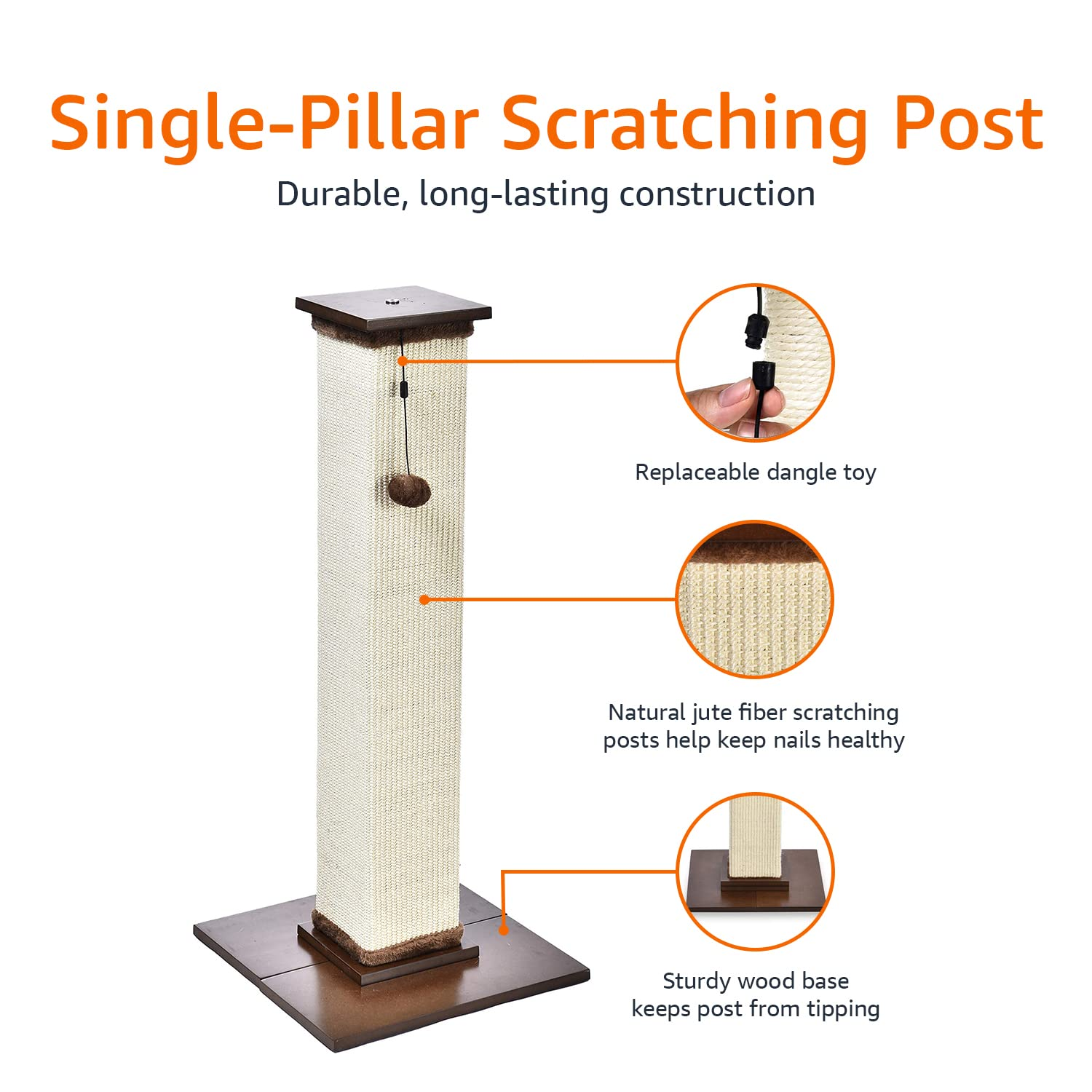 Un griffoir pour chat à pilier unique avec corde de jute, base en bois et jouet suspendu.