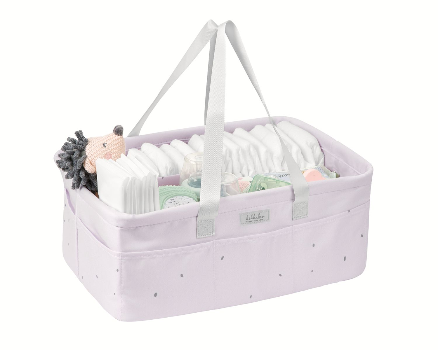 Ein hellvioletter Baby-Organizer mit weißen Trägern, gefüllt mit Windeln, Flaschen und einem kleinen Stofftier.