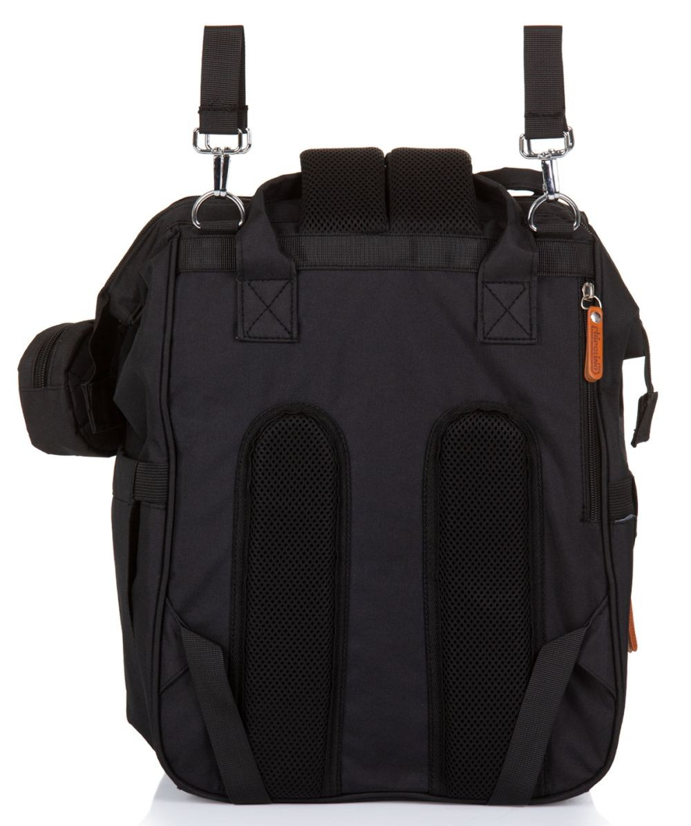 Rückseite eines schwarzen Rucksacks mit gepolsterten Trägern und oberen Befestigungsschlaufen.