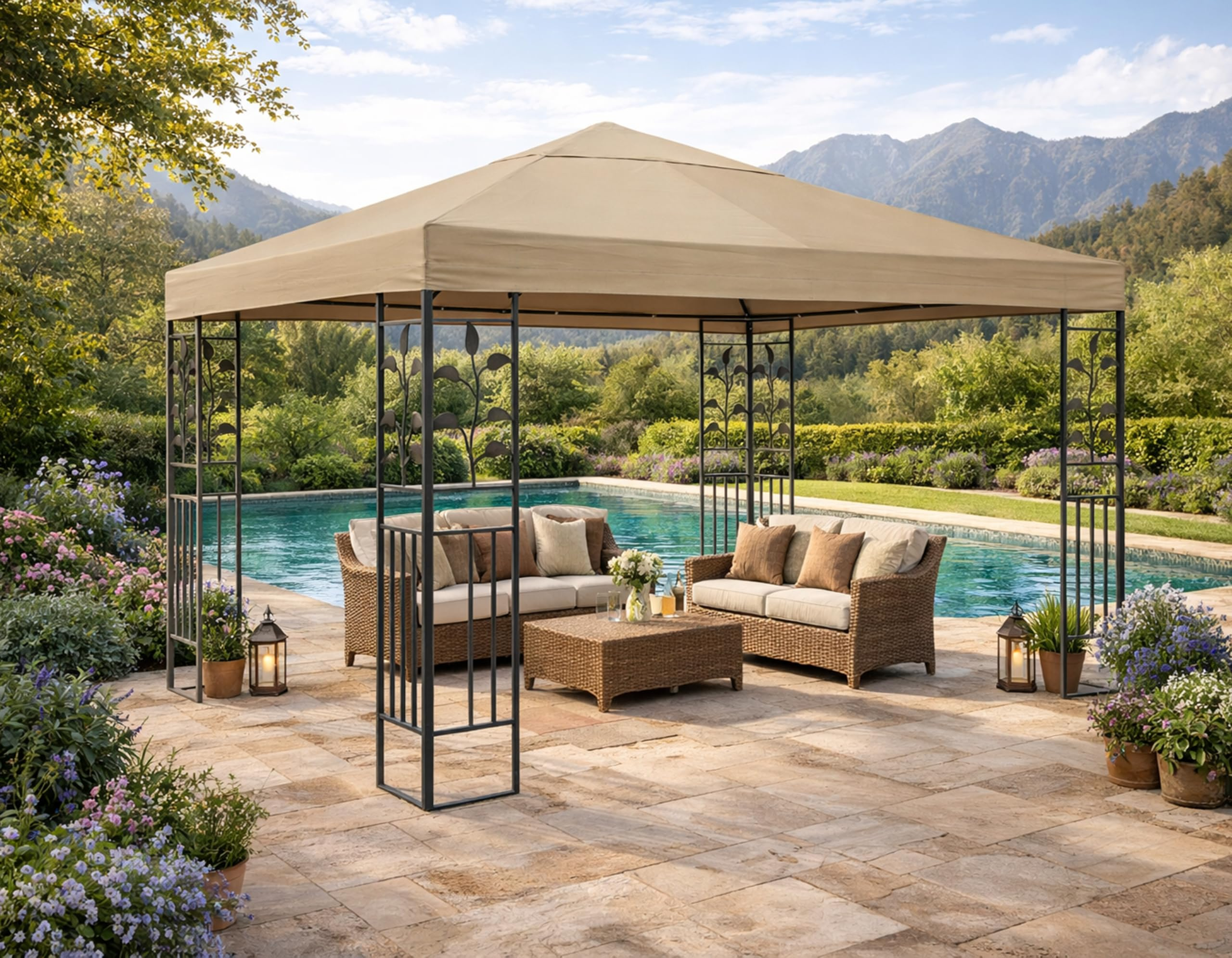 Ein Pavillon mit Rattansofas steht auf einer Steinterrasse am Pool mit Bergen im Hintergrund.