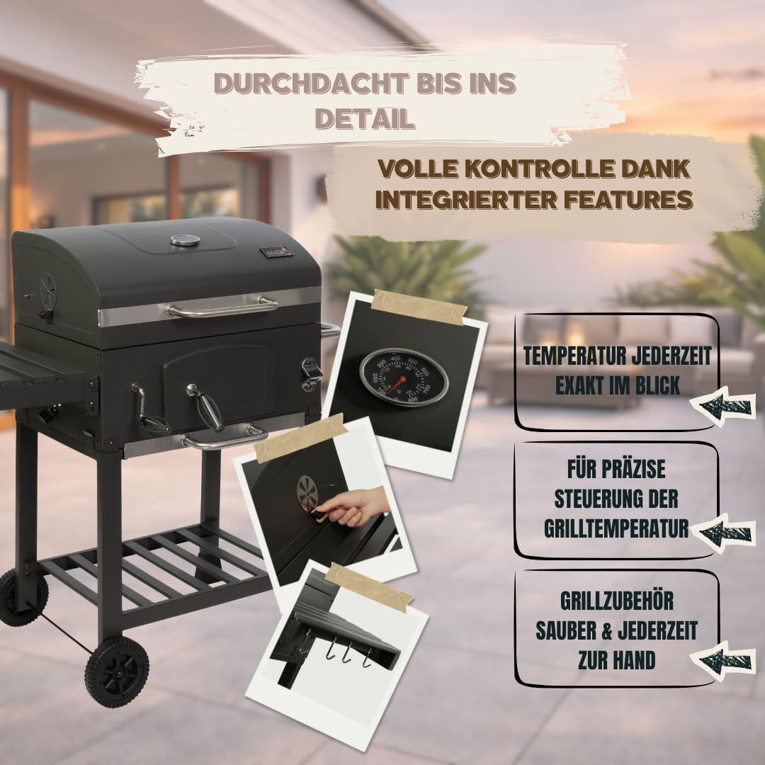 Un barbecue au charbon noir sur une terrasse avec des photos encadrées montrant le thermomètre et des crochets.