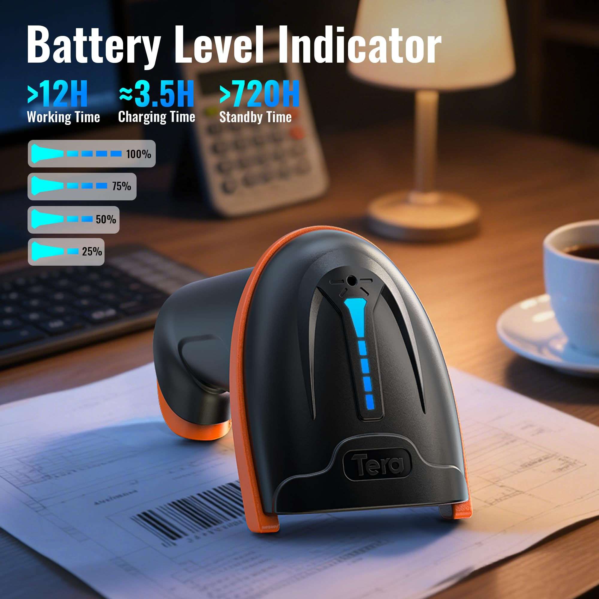 Schwarzer Barcodescanner mit orangefarbenem Rand auf Dokumenten auf einem Holztisch mit Lampe und Kaffeetasse.