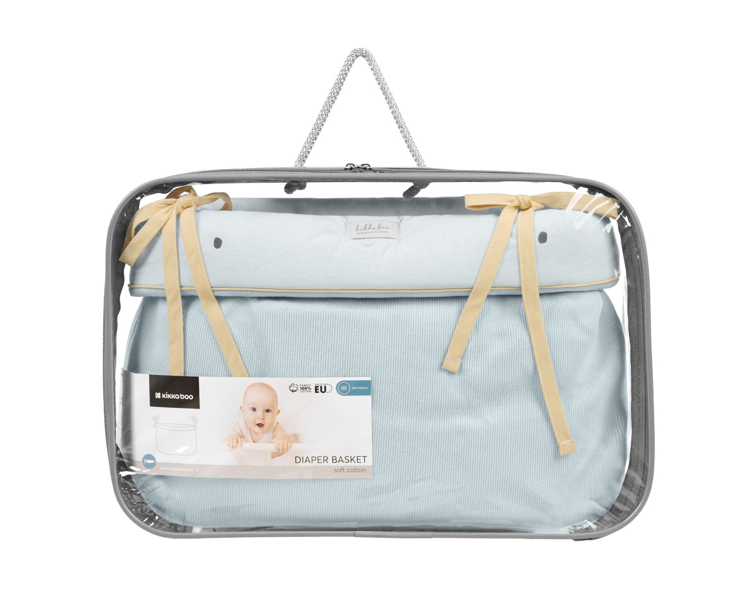 Hellblaues Babynestchen mit gelben Schleifen, ordentlich verpackt in einer transparenten Tragetasche.