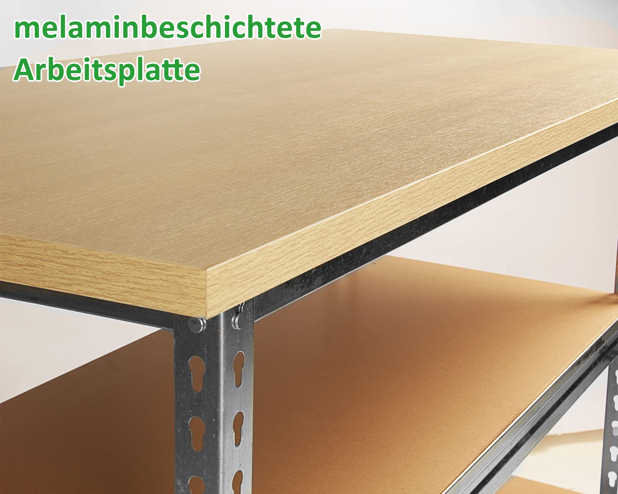 Melaminbeschichtete Arbeitsplatte auf einem stabilen Metallregal.