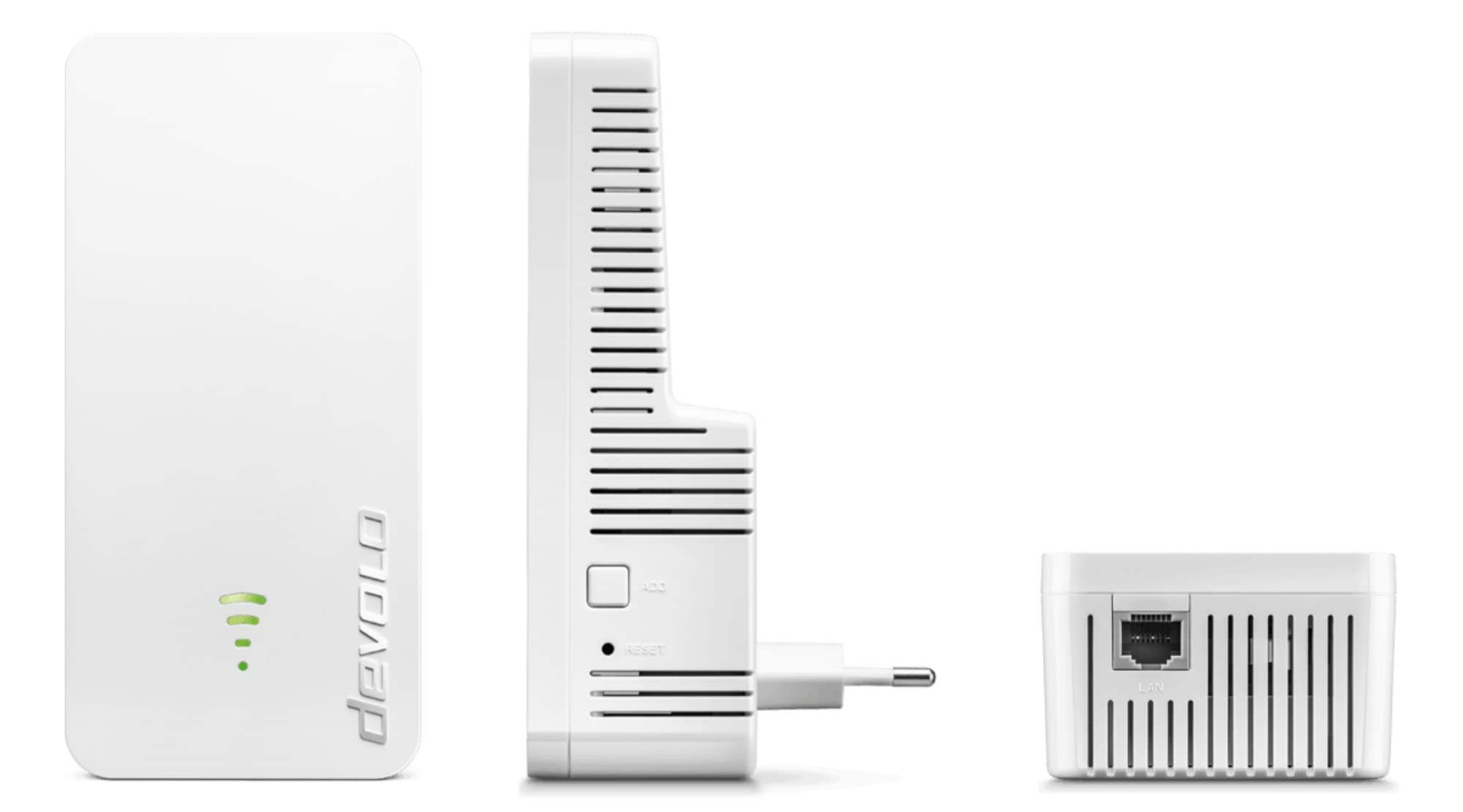 Drei Ansichten eines weißen Devolo-WLAN-Adapters mit LEDs, Steckern und LAN-Anschluss auf weißem Hintergrund.