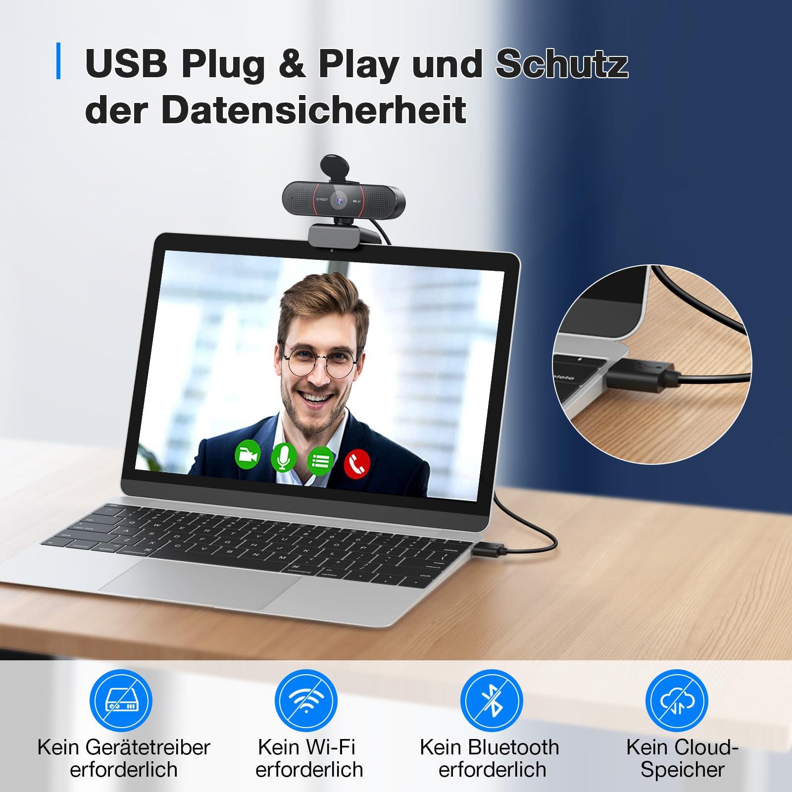 Un laptop su una scrivania di legno con una webcam sopra, che mostra una videochiamata.