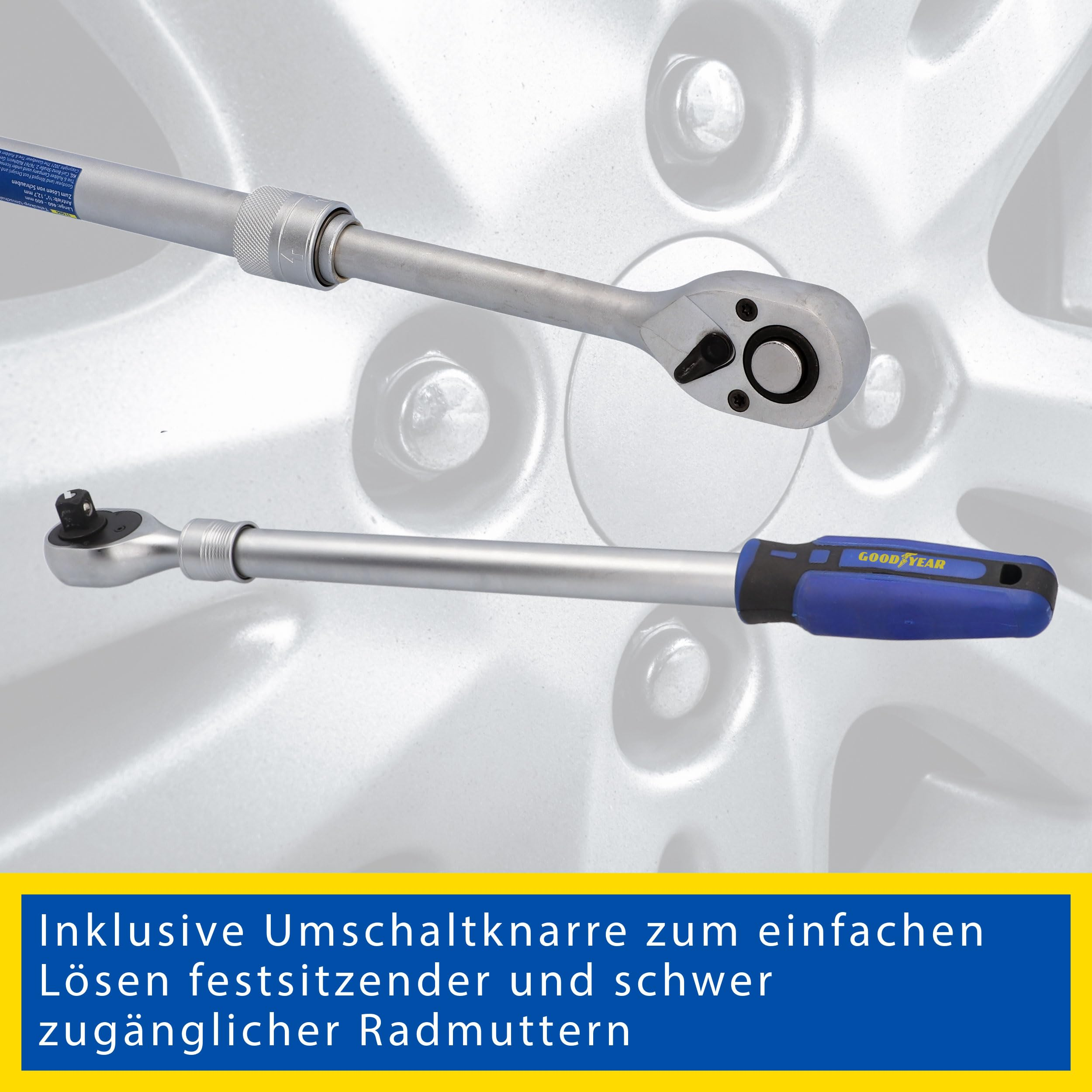 Zwei silberne Goodyear-Ratsschenschlüssel mit blauem Griff vor silbernem Felgenhintergrund.