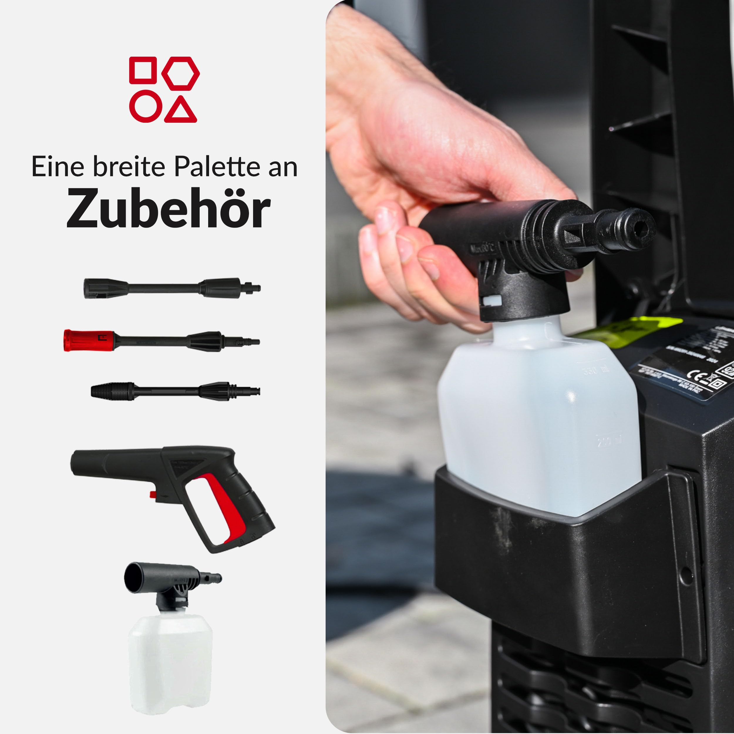 Una mano posiziona un erogatore di schiuma nel supporto accessori di un'idropulitrice; a sinistra vari accessori.