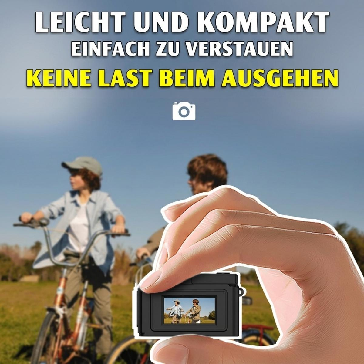 Eine Hand hält eine kleine schwarze Kamera, die zwei Jungen auf Fahrrädern vor einem blauen Himmel zeigt.