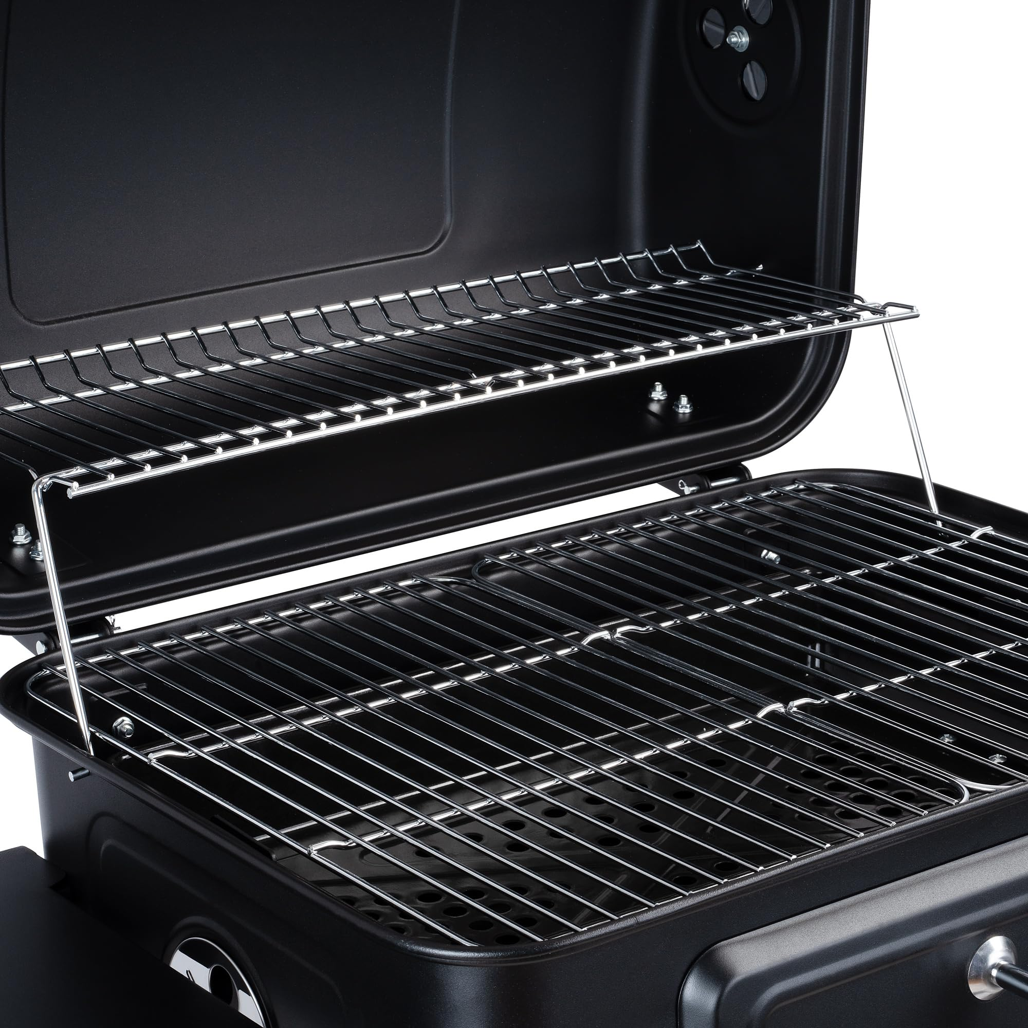 Un gril noir ouvert avec des grilles chromées et une grille de réchauffage supérieure. Des trous d'aération sont visibles.