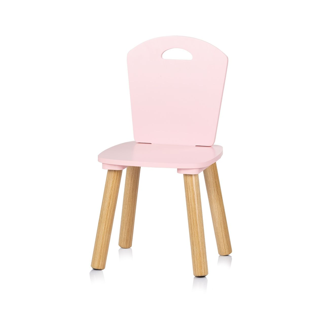 Kleiner rosa Kinderstuhl mit vier hellen Holzbeinen vor weißem Hintergrund.
