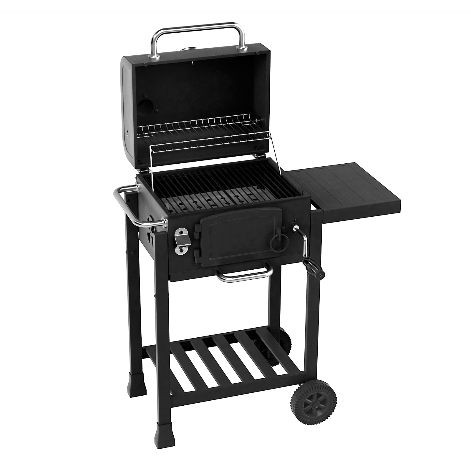 Un barbecue au charbon noir avec couvercle ouvert, tablette latérale, étagère inférieure et deux roues sur fond blanc.