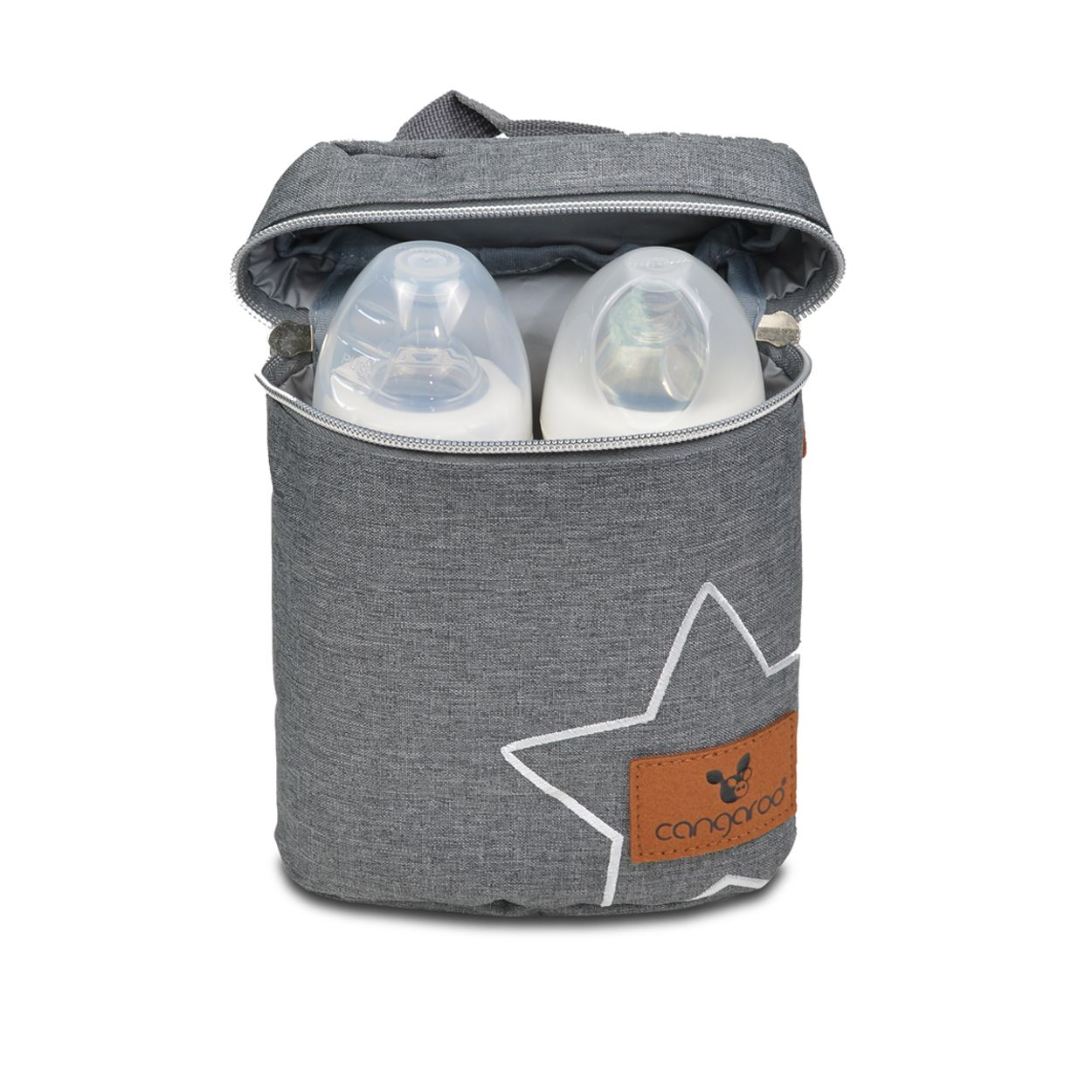 Eine graue Isoliertasche mit Sternmotiv, die zwei Babyflaschen enthält.