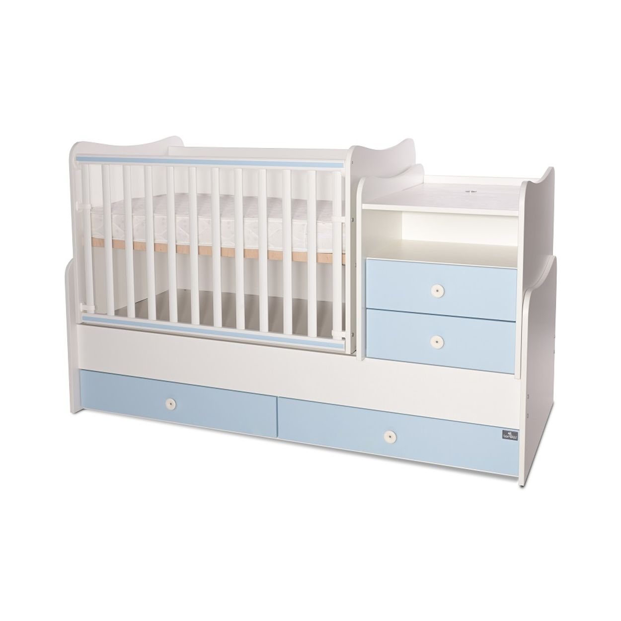 Weißes Kinderbett mit blauen Akzenten, integrierter Kommode, Schubladen und Matratze auf weißem Hintergrund.