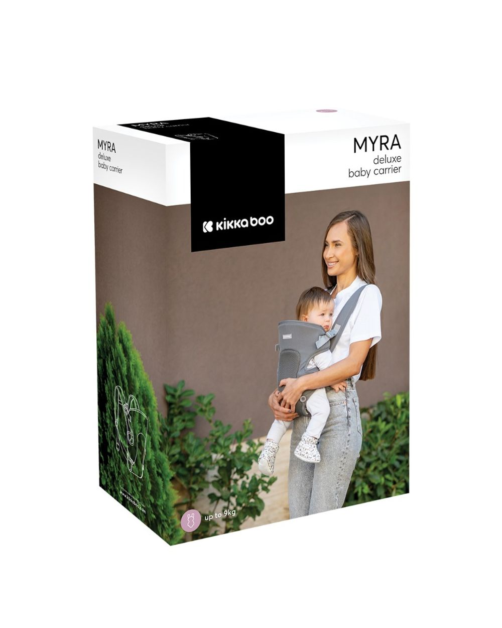 Produktverpackung für den grauen Myra Deluxe Babytrage von KikkaBoo mit einer Frau, die ein Baby trägt.