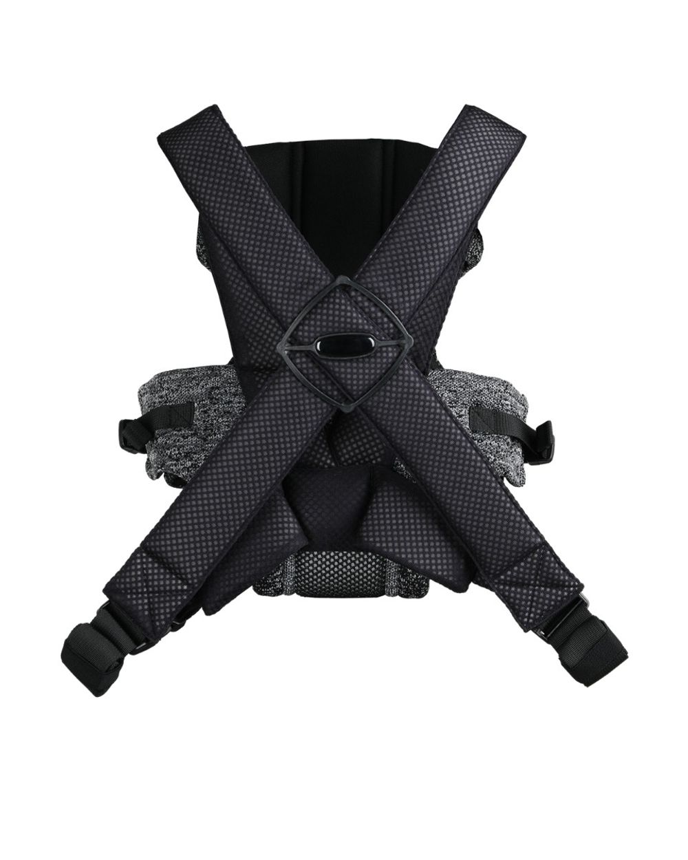 Schwarze Babytrage mit gekreuzten Trägern und integriertem Mesh-Gewebe auf weißem Hintergrund.