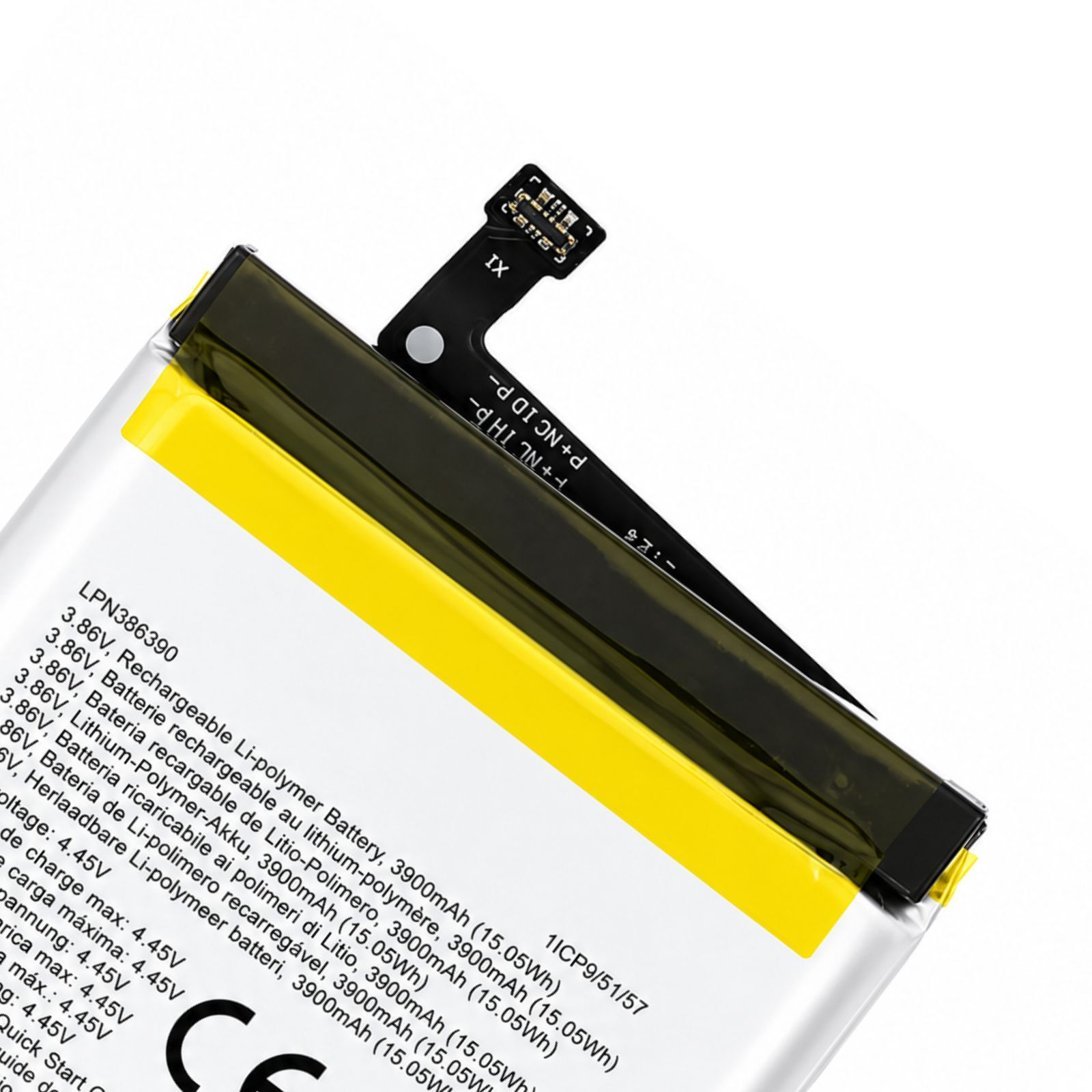 Nahaufnahme eines wiederaufladbaren Lithium-Ionen-Smartphone-Akkus mit angeschlossenem schwarzen Flachbandkabel.