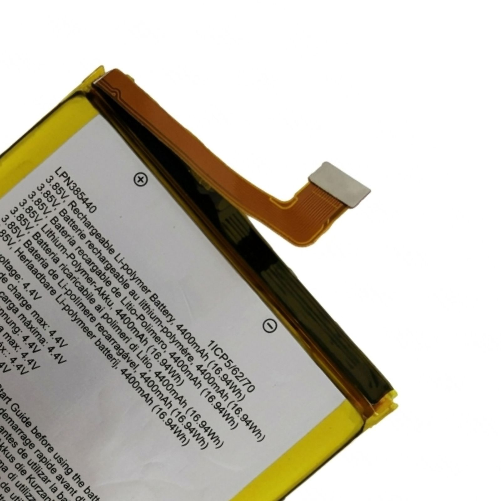 Wiederaufladbare Lithium-Polymer-Batterie mit gedruckten technischen Daten und angeschlossenem Flachbandkabel.