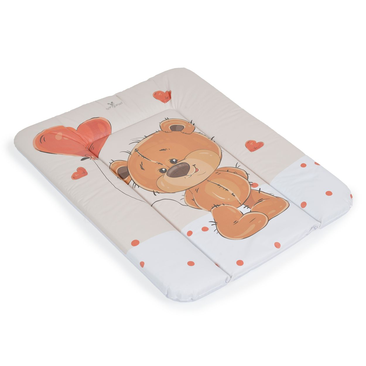 Wickelauflage mit süßem Teddybär, roten Herzen und Punkten auf hellem Hintergrund.