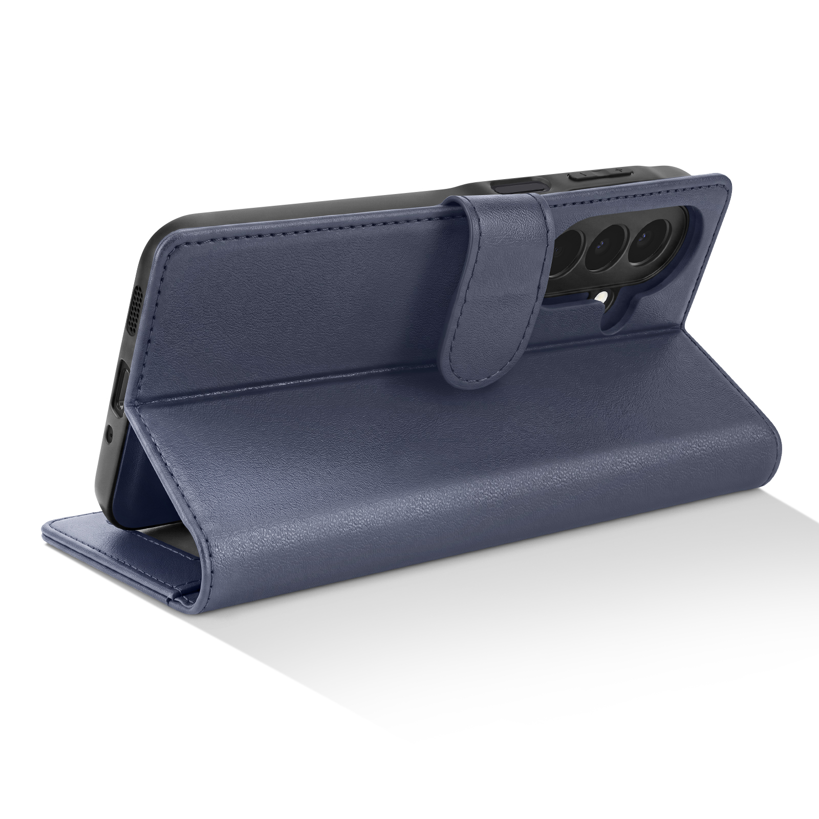 Blaue Ledertasche für Smartphone, aufgestellt als Ständer auf weißem Hintergrund.