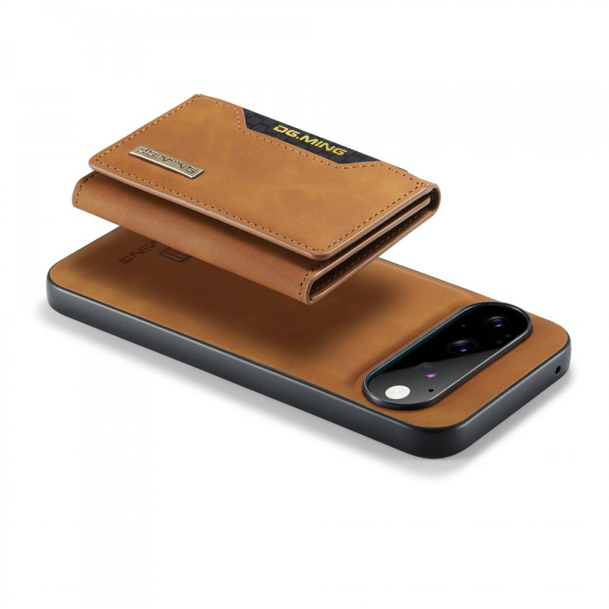 Eine braune Leder-Smartphone-Hülle mit abnehmbarer Magnetbörse auf der Rückseite, freigestellt auf weißem Hintergrund.